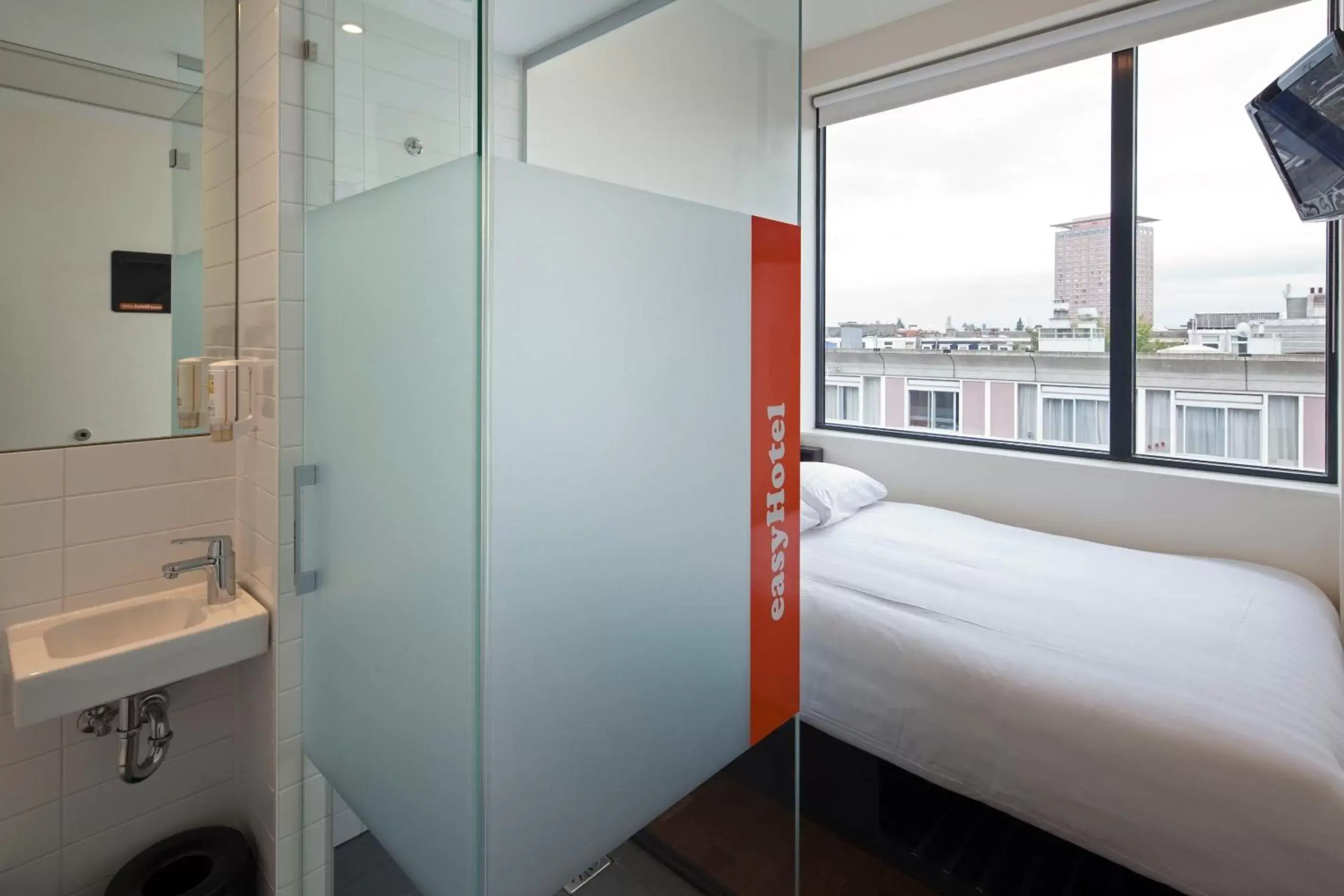 Small Economy Double Room in easyHotel Amsterdam City Centre South