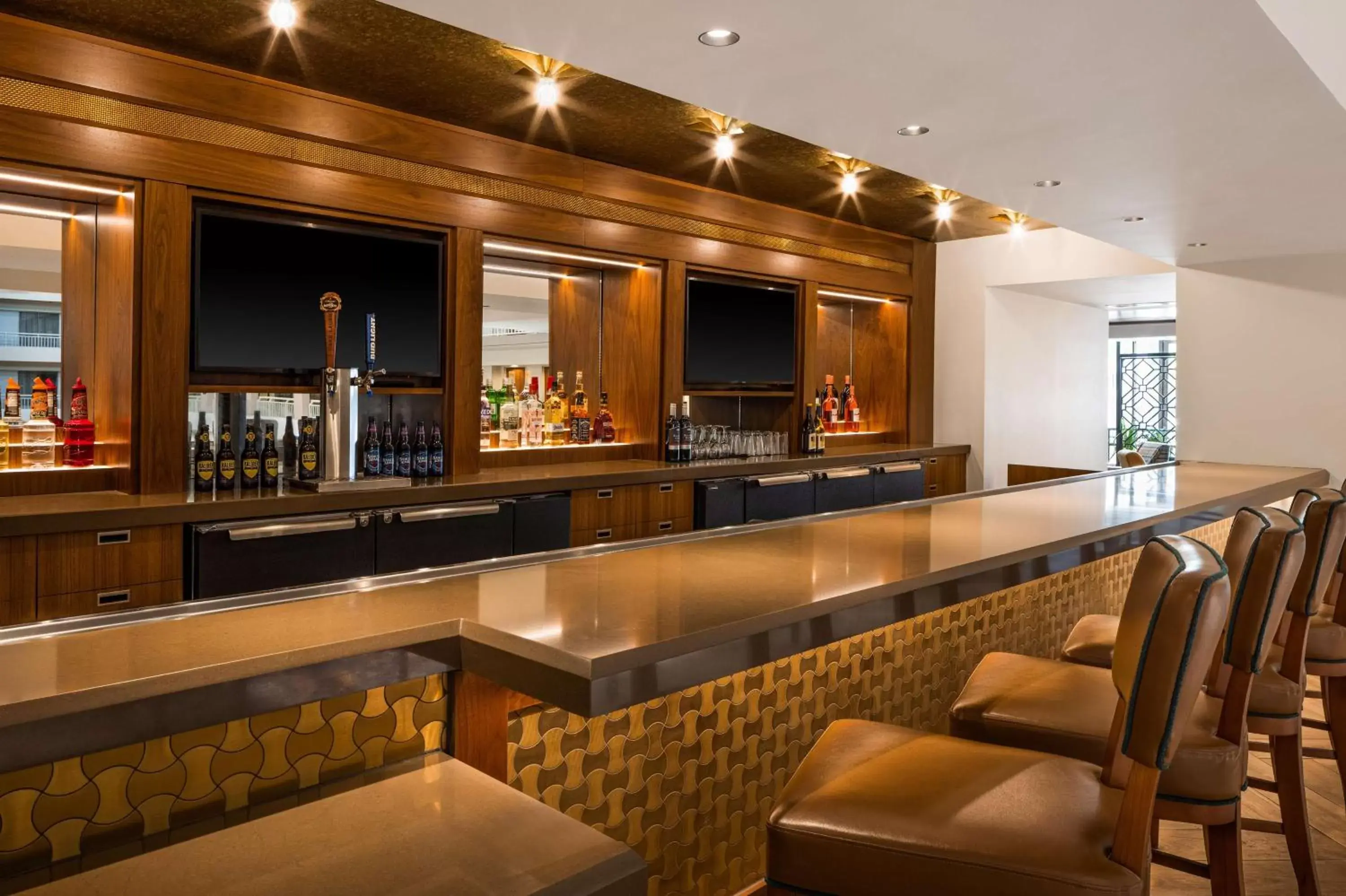 Lounge or bar in Embassy Suites by Hilton Atlanta Buckhead Lounge or bar in Embassy Suites by Hilton Atlanta Buckhead