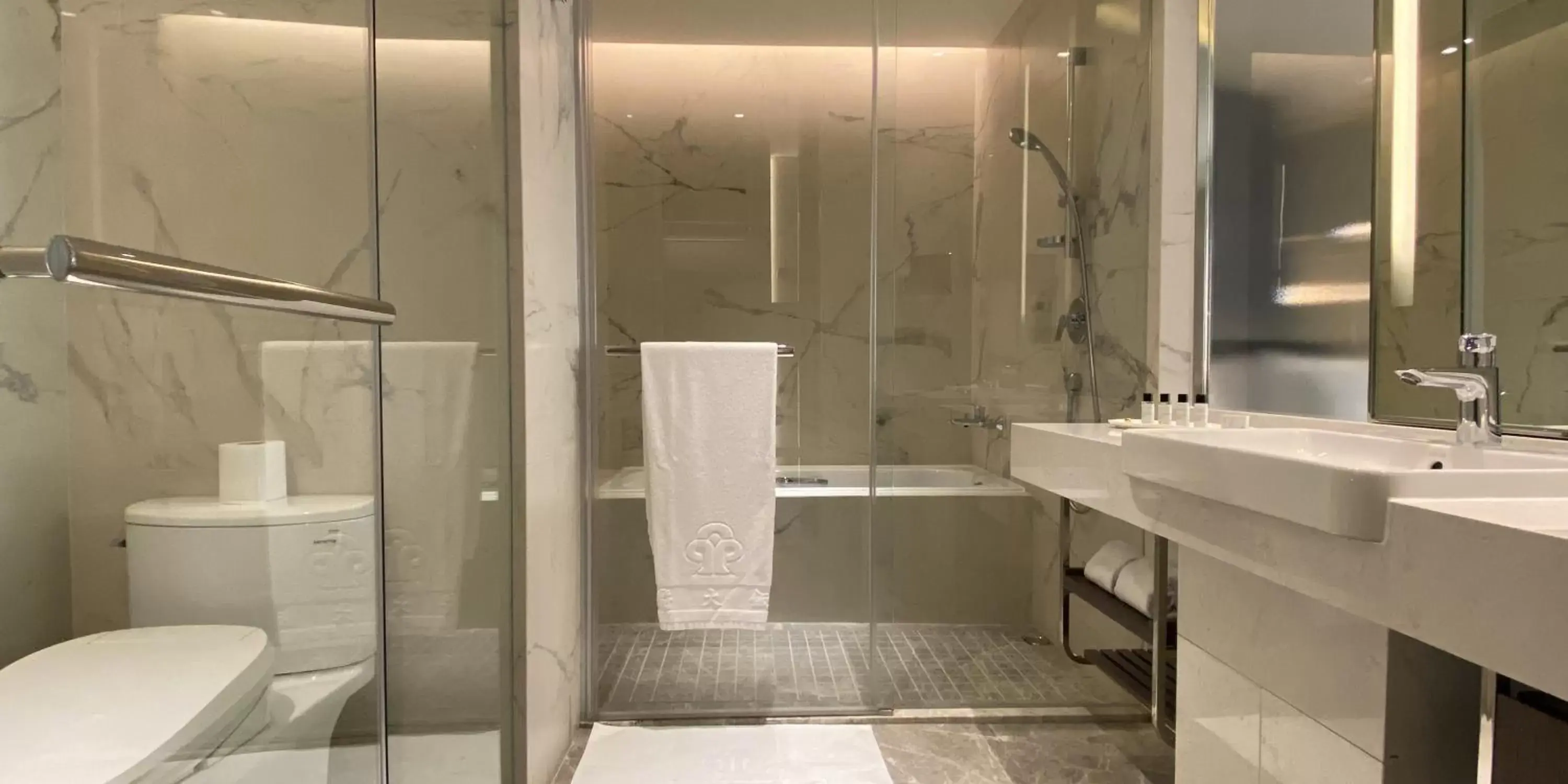 Bathroom in Monarch Plaza Hotel