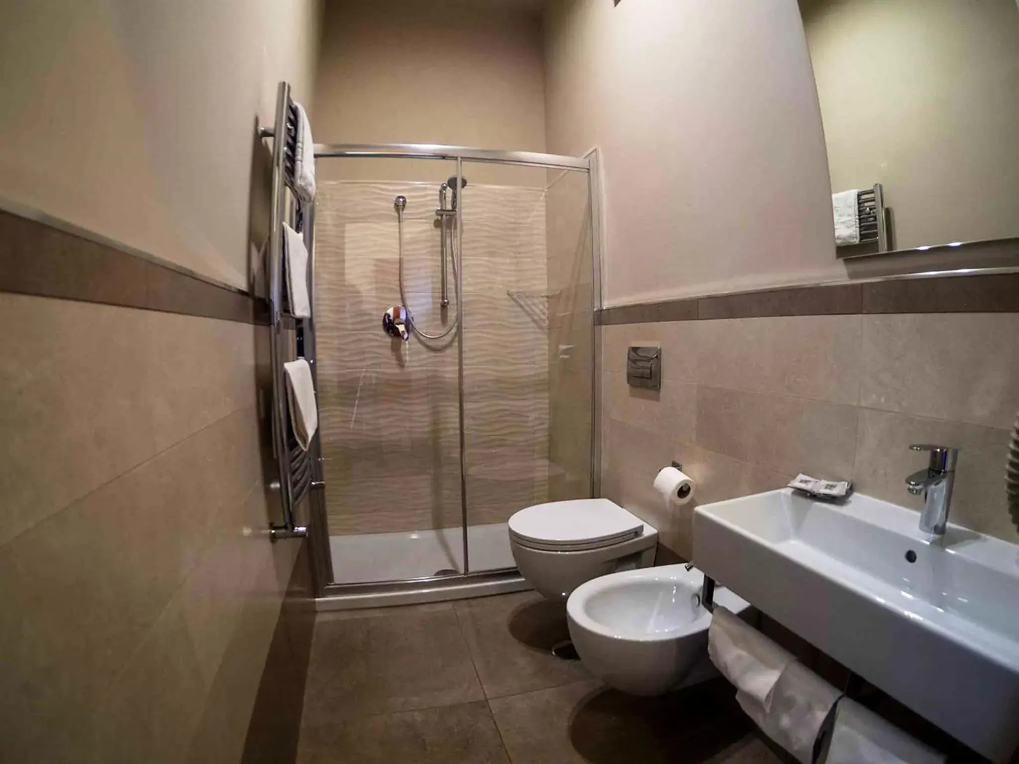 Bathroom in Albergo Dei Leoni