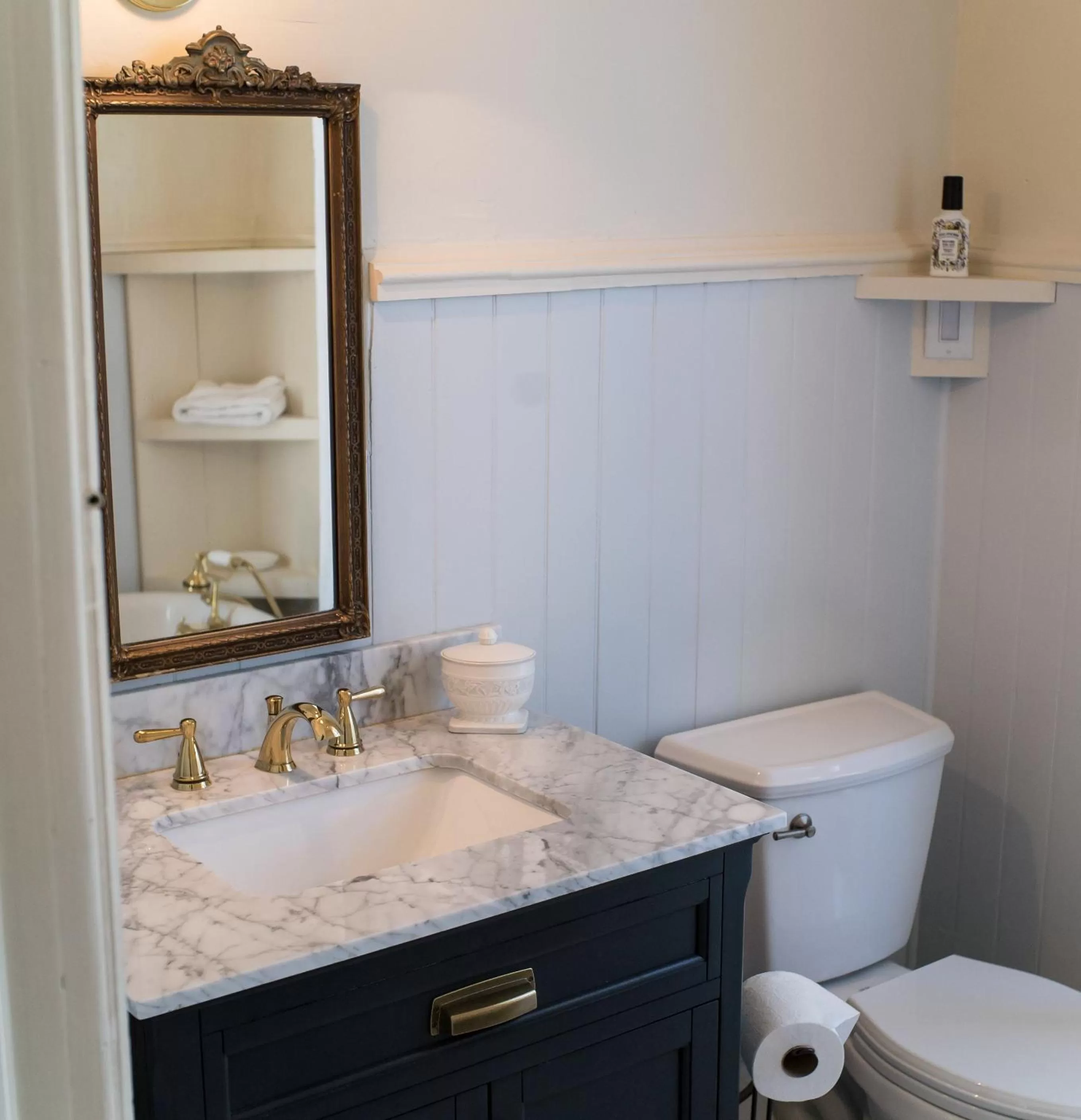 Bathroom in The Mulberry Inn -An Historic Bed and Breakfast
