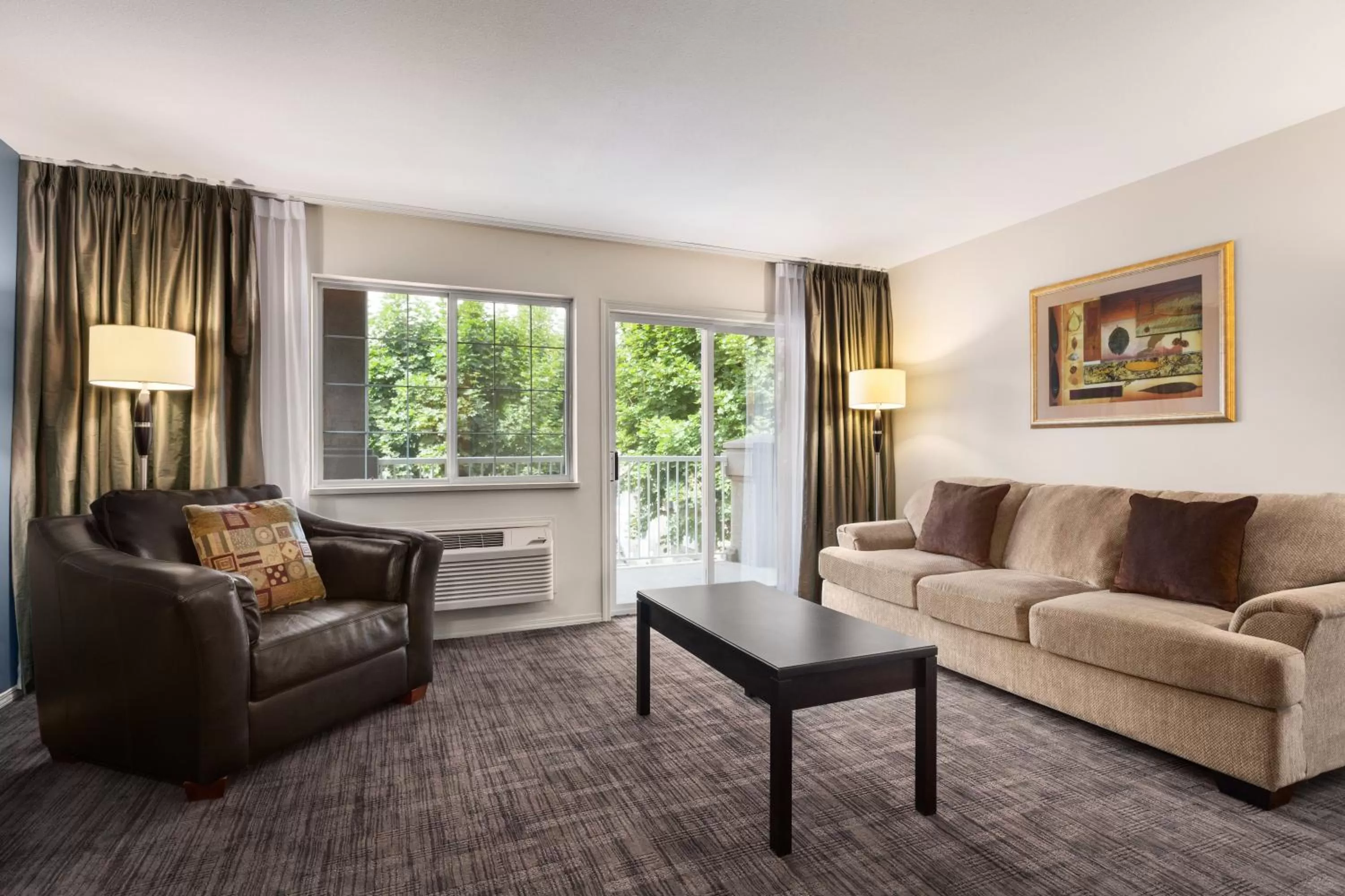 Executive Queen Suite in Days Inn by Wyndham Kelowna