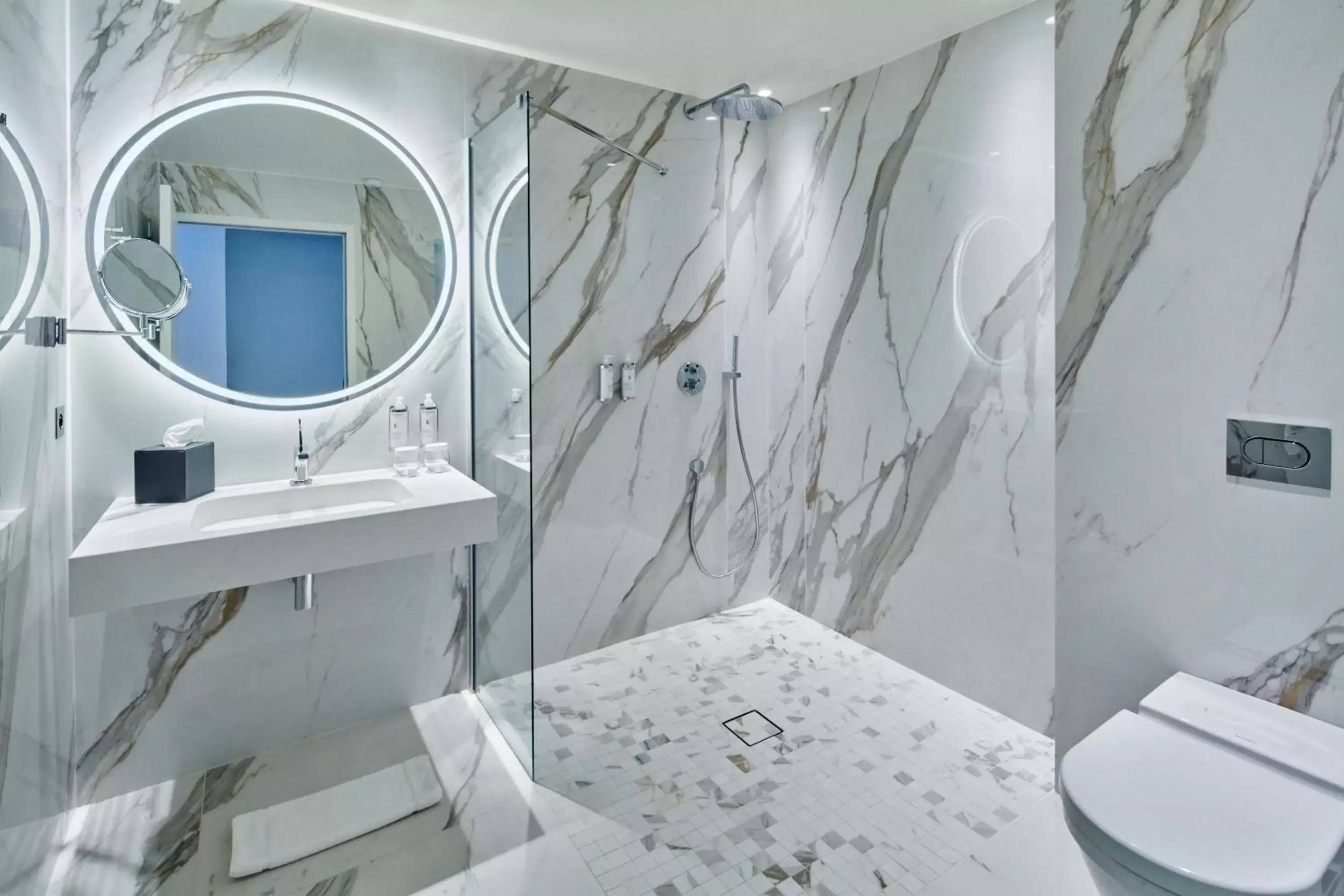 Bathroom in La Licorne Hotel & Spa Troyes MGallery