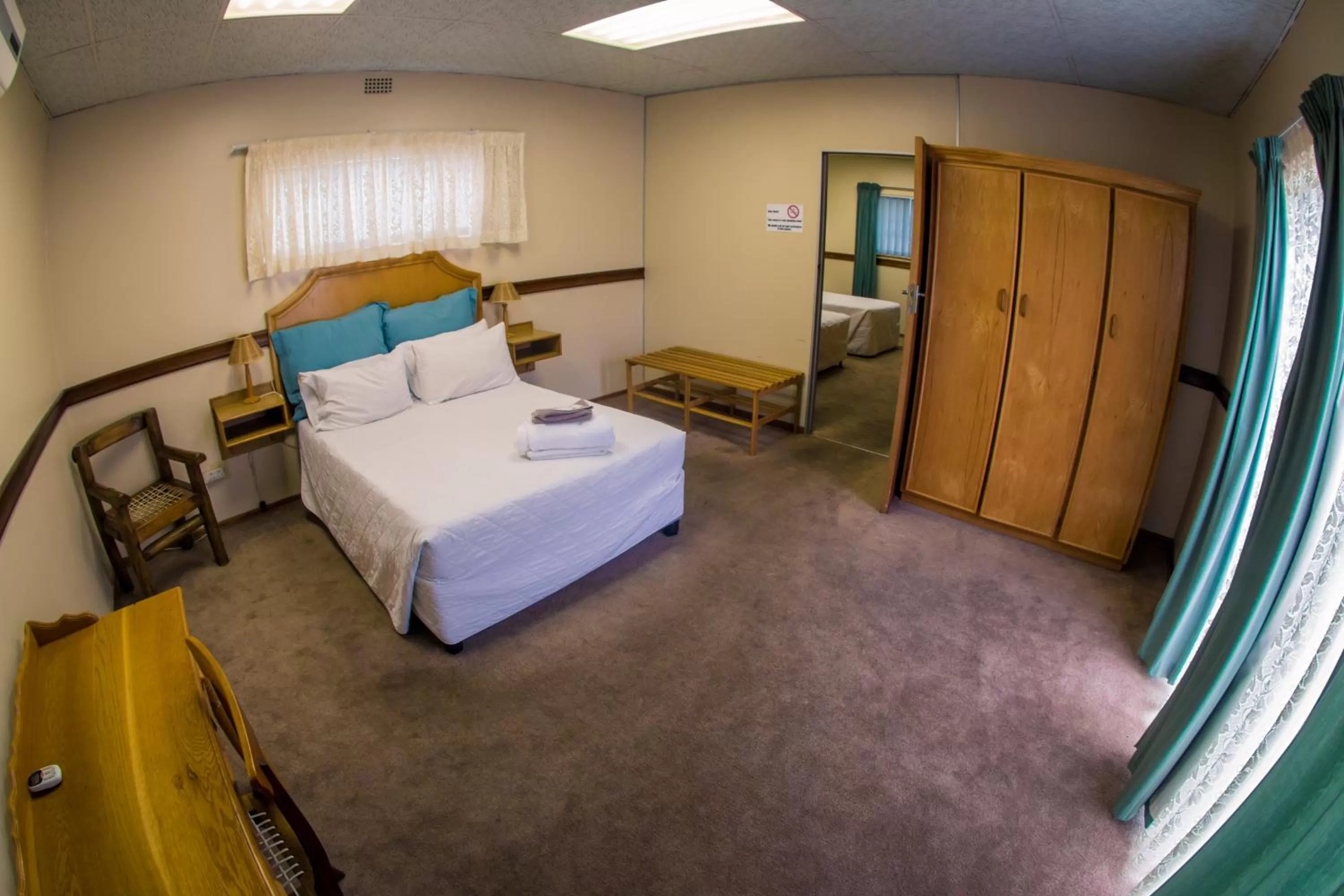 Bed in Horseshoe Inn and Conference Center