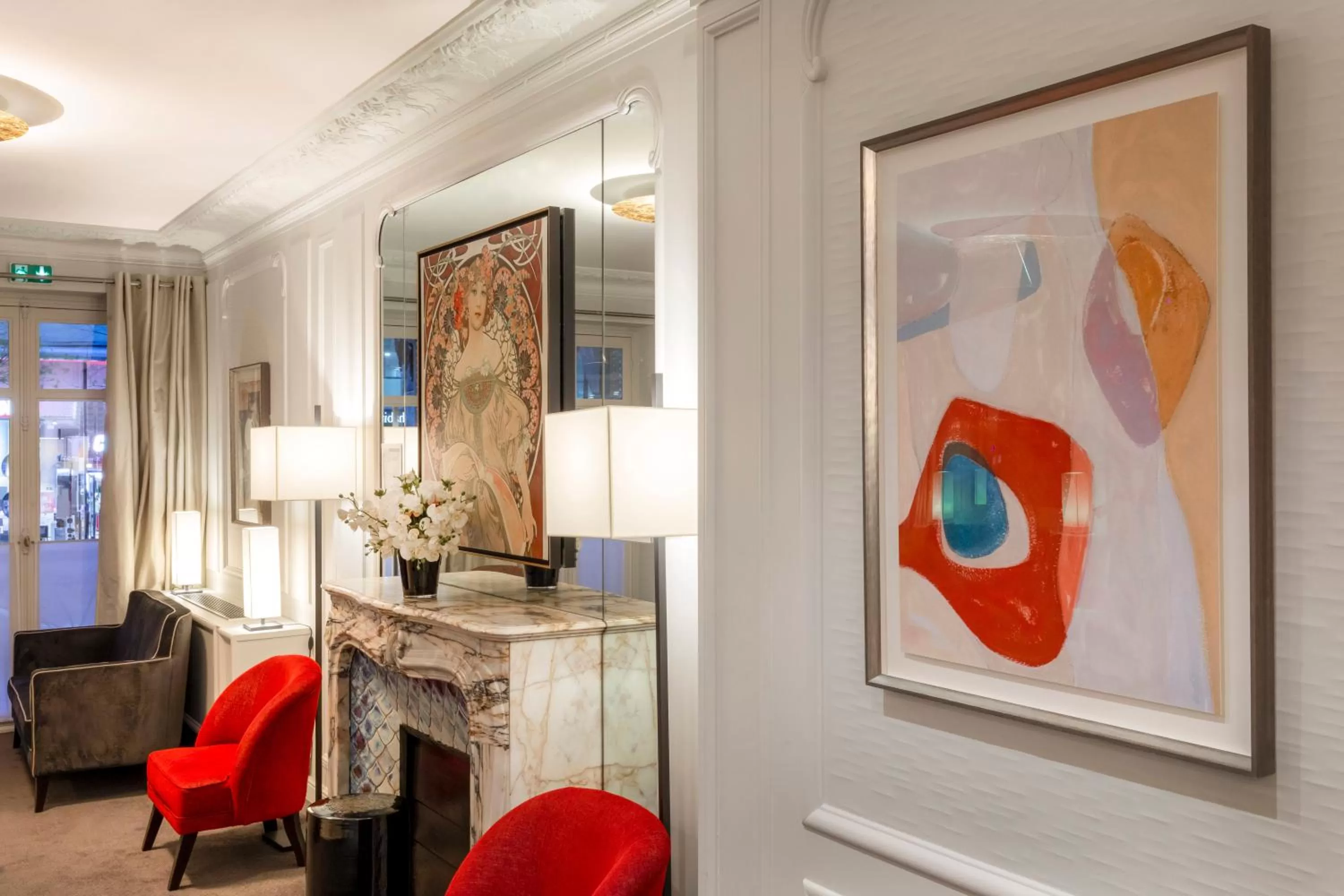 Communal lounge/ TV room in Elysées Ceramic