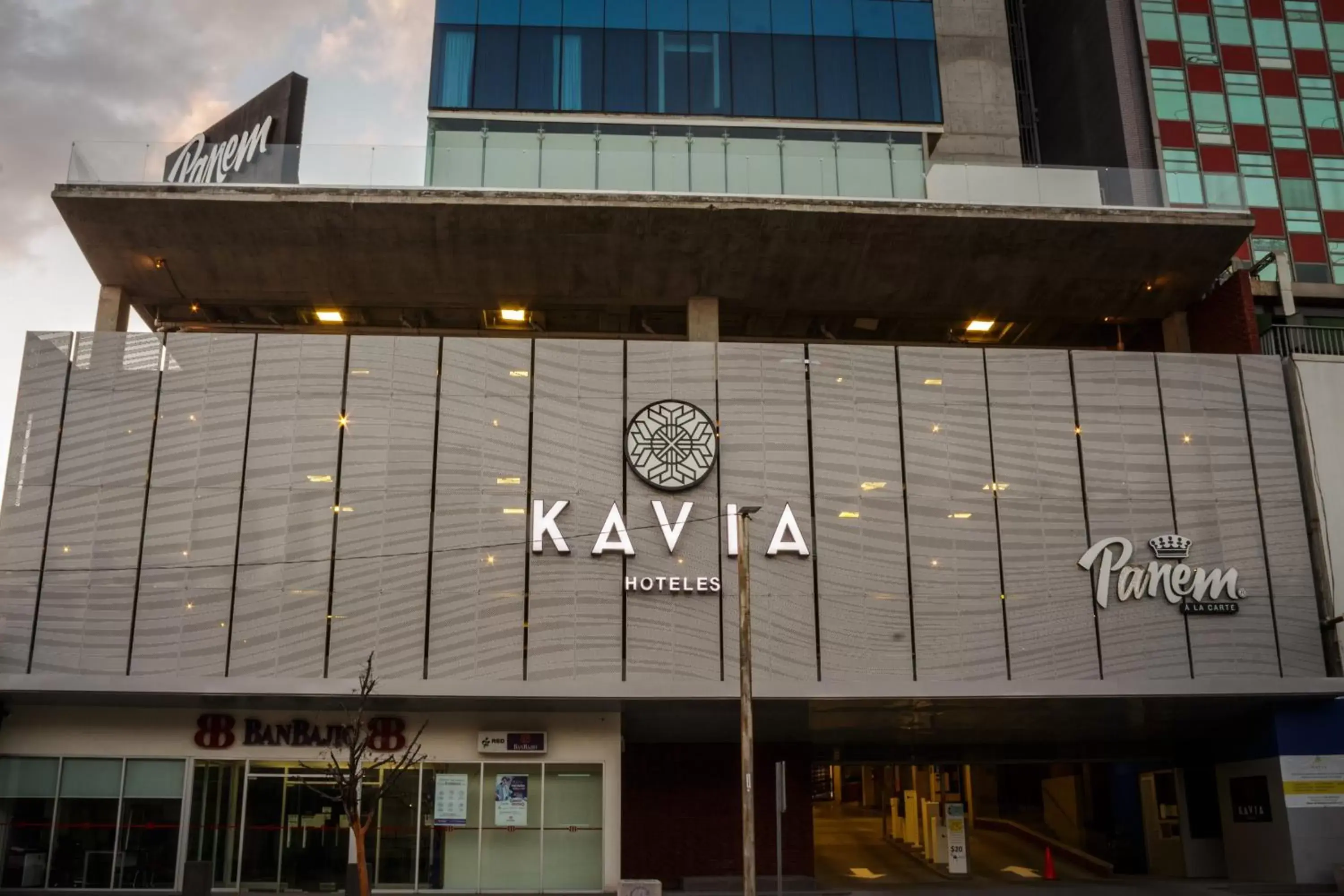 Facade/entrance, Property Building in Hotel Kavia Monterrey