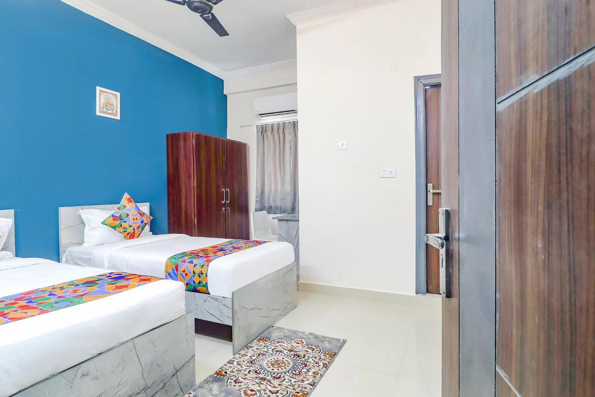 Bed in FabHotel Broholic Suites - Nr US Consulate, Financial District