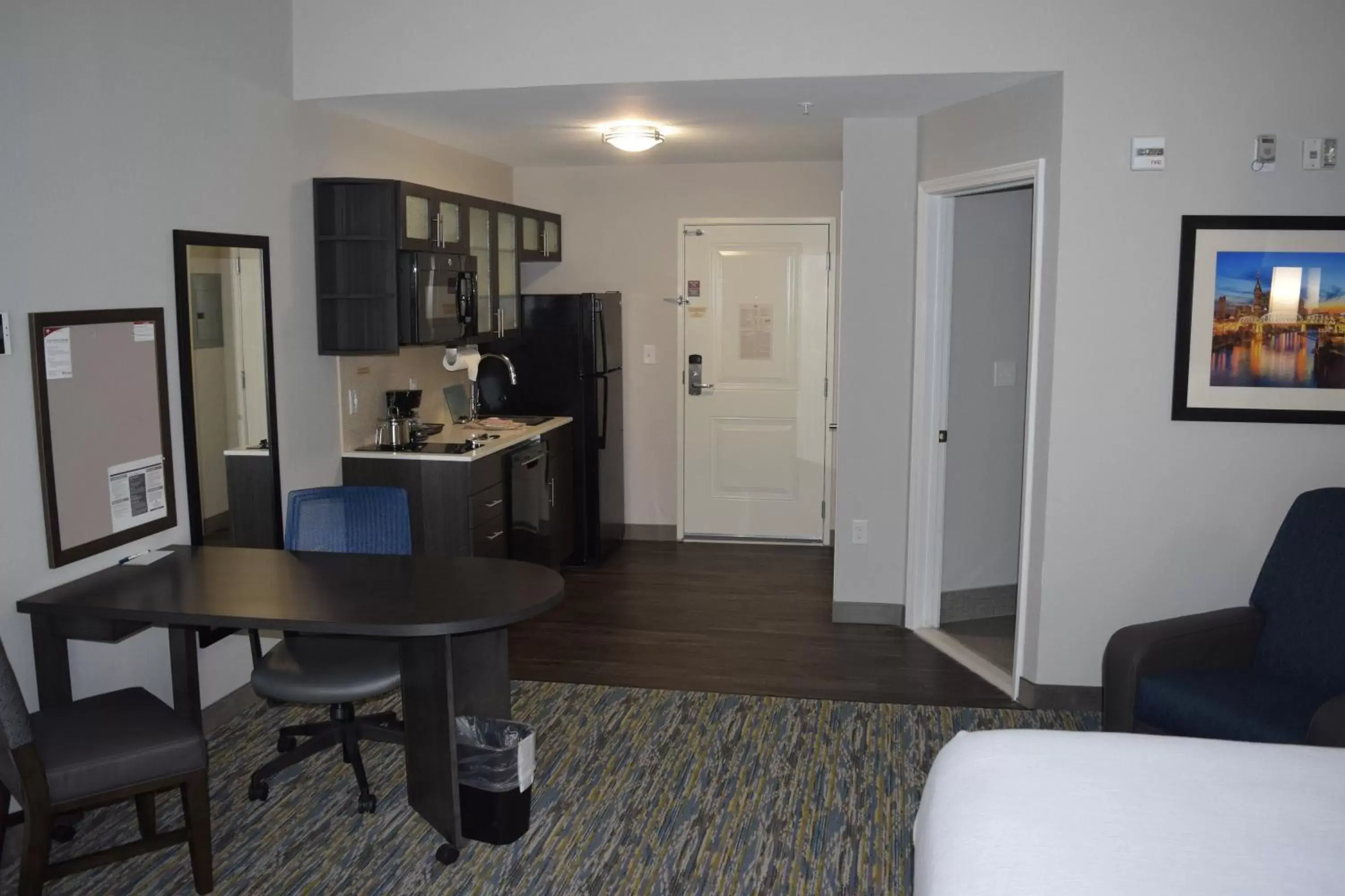 Photo of the whole room, Kitchen/Kitchenette in Candlewood Suites - Nashville Metro Center, an IHG Hotel