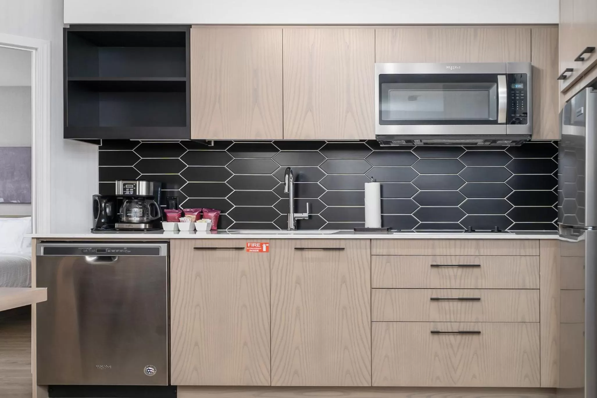 Coffee/tea facilities in Lake Louise Inn