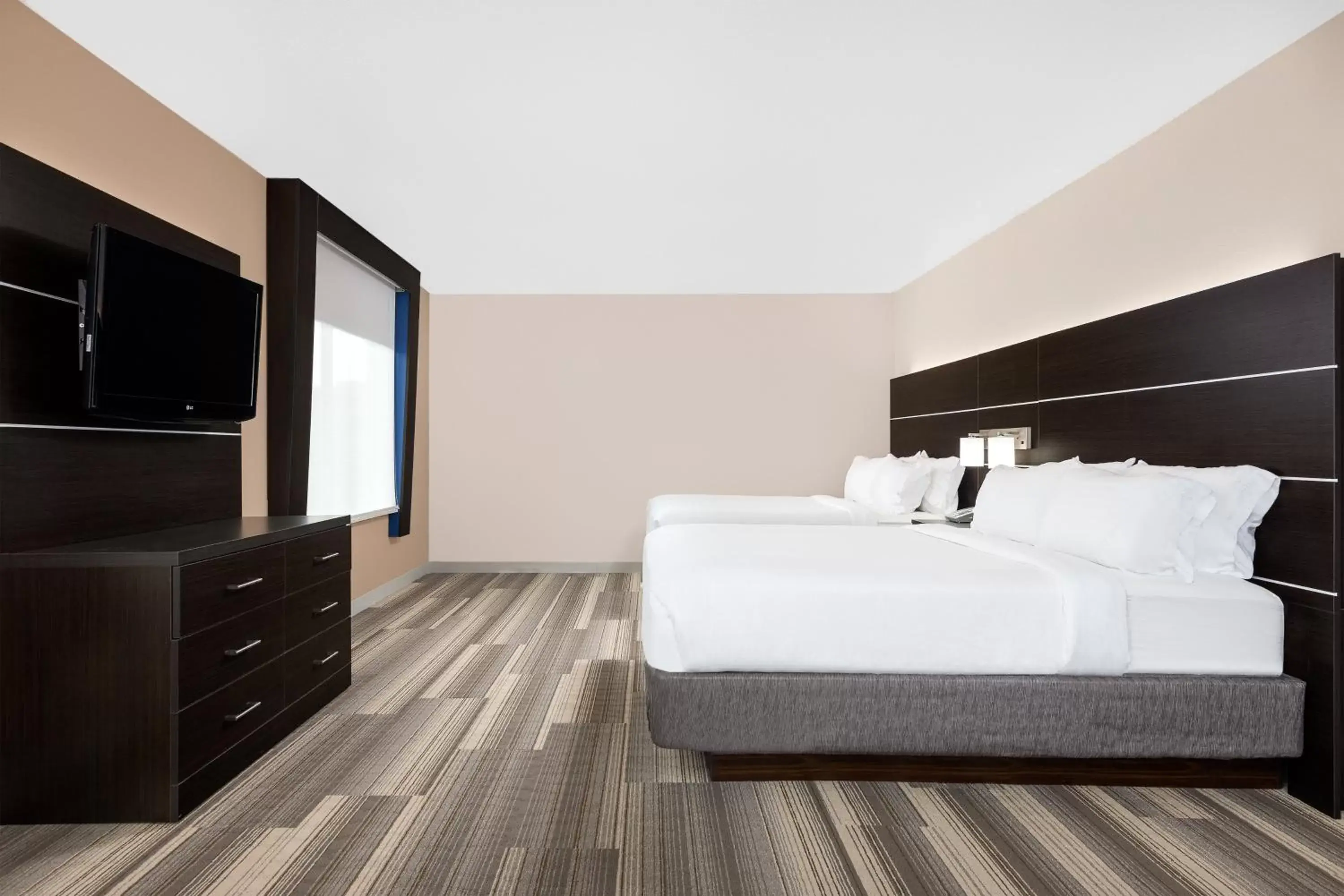 Photo of the whole room, Bed in Holiday Inn Express Hillsville, an IHG Hotel