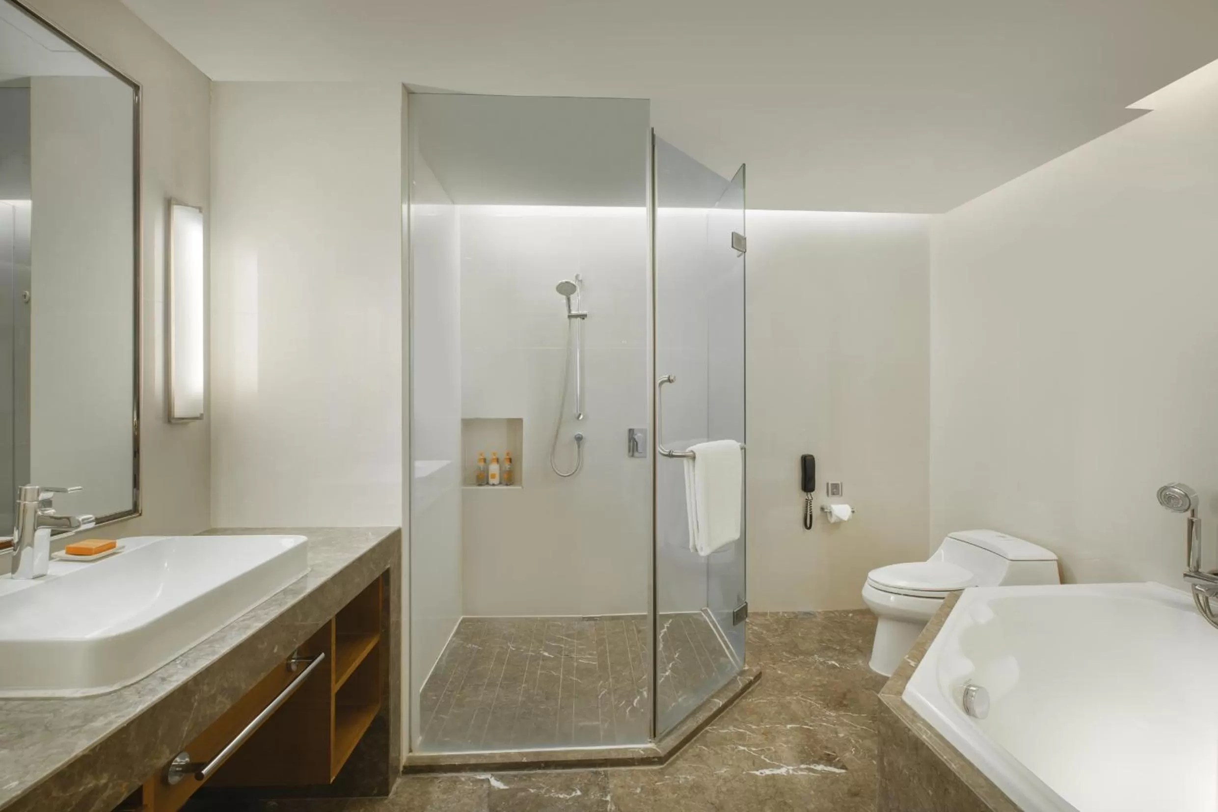 Toilet in Crowne Plaza Guangzhou City Centre by IHG