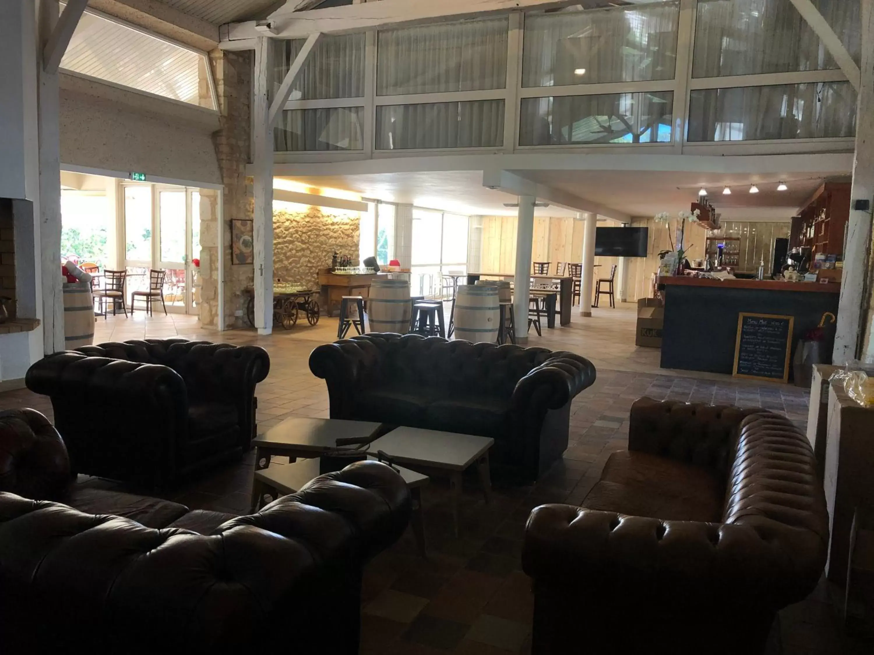 Seating area, Lounge/Bar in Hotel Restaurant La Dame du Lac