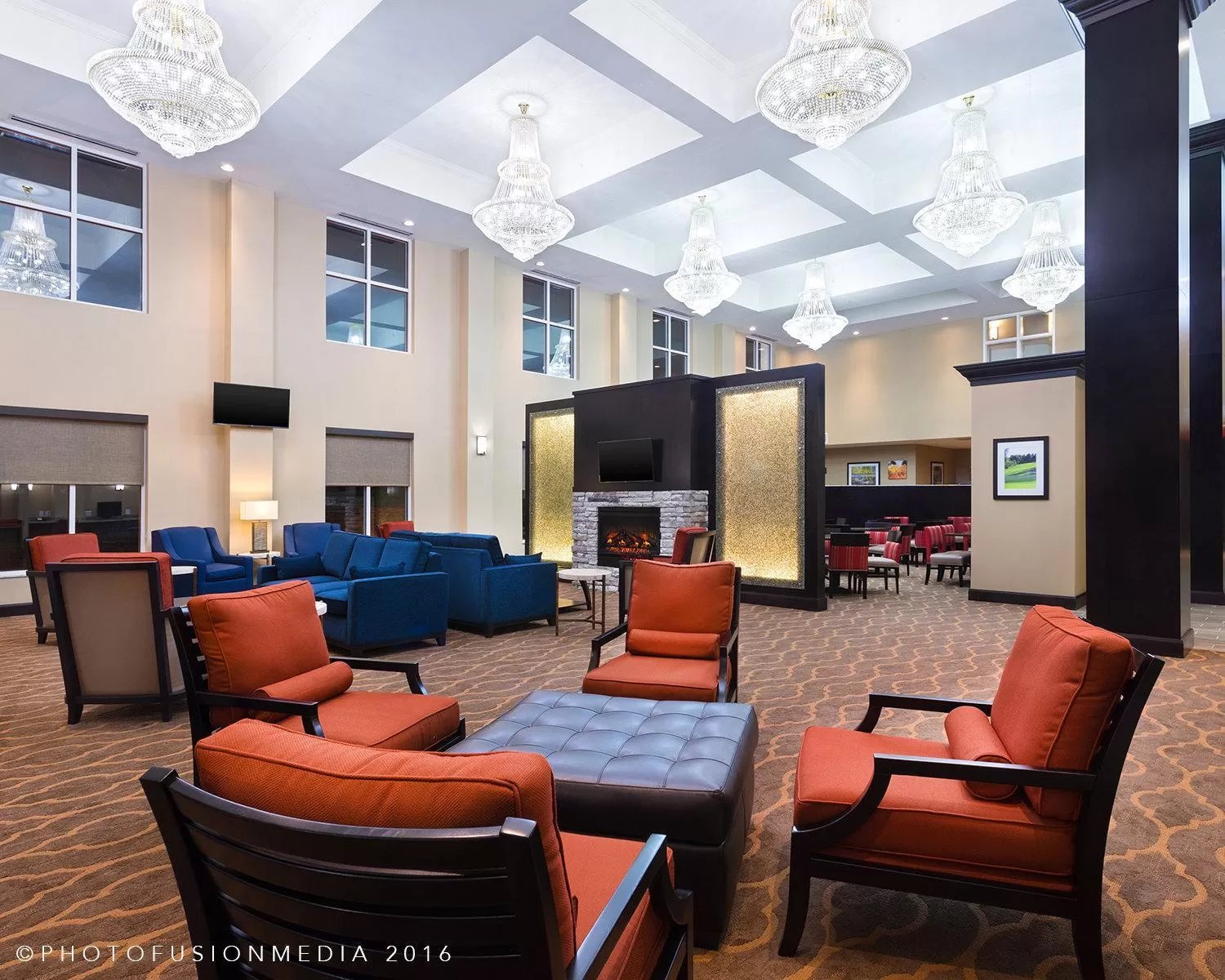 Communal lounge/ TV room in Comfort Suites DuBois Country Club
