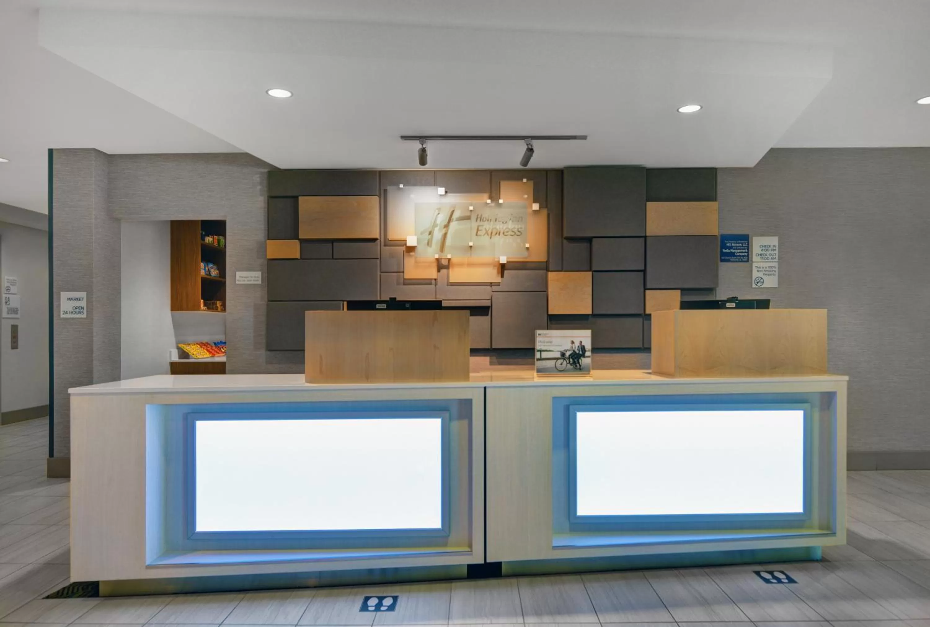 Lobby or reception in Holiday Inn Express Atmore by IHG