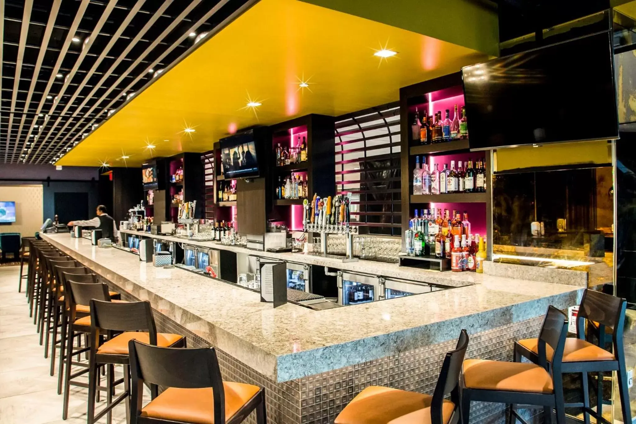 Lounge or bar, Restaurant/Places to Eat in InterContinental St. Paul Riverfront, an IHG Hotel