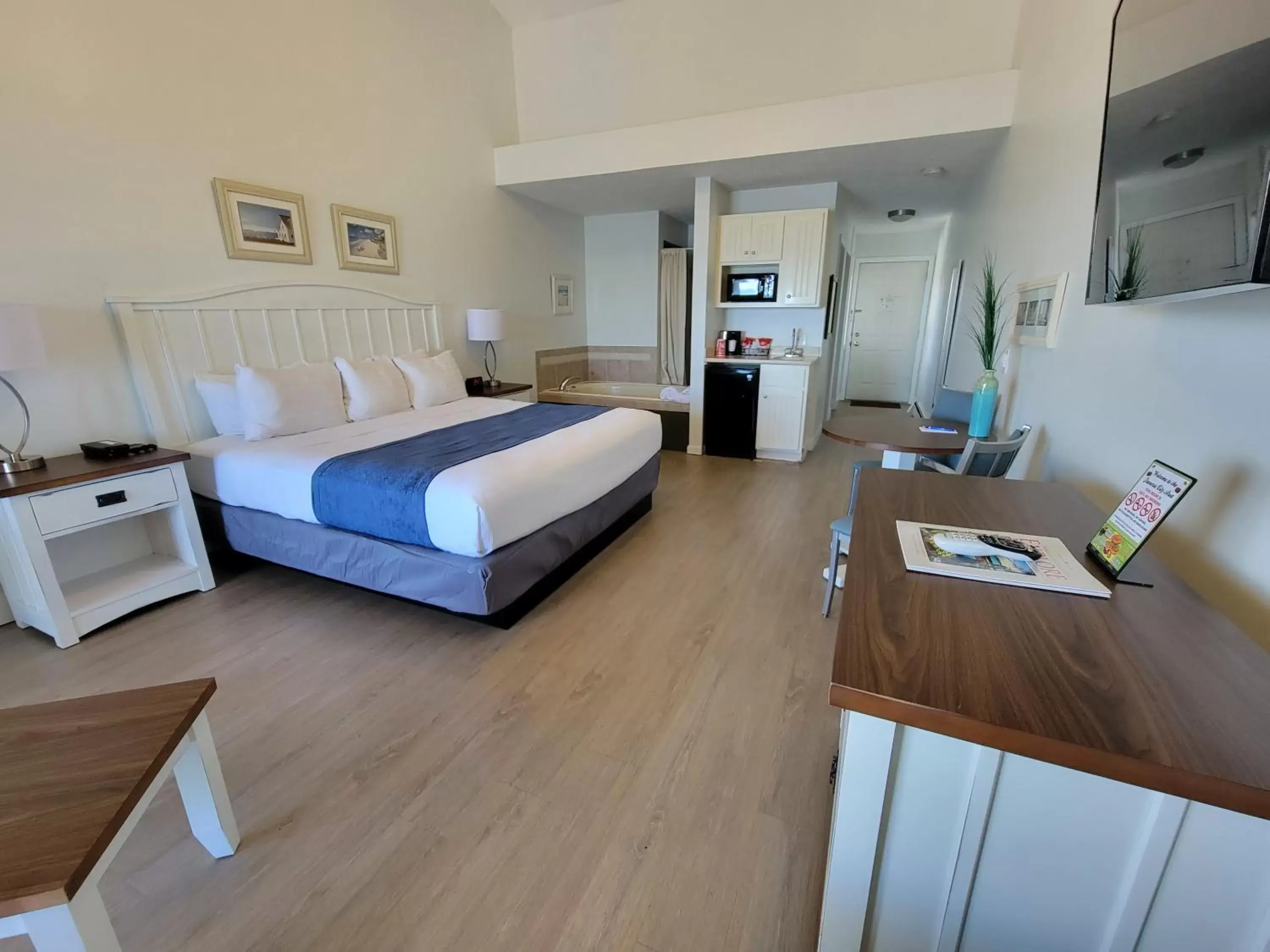 Photo of the whole room, Bed in Pointes North Beachfront Resort Hotel Photo of the whole room, Bed in Pointes North Beachfront Resort Hotel