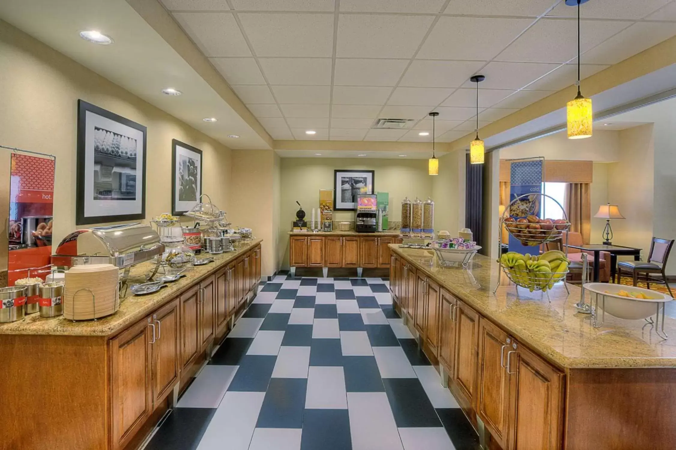 Dining area, Restaurant/Places to Eat in Hampton Inn By Hilton & Suites Mcallen