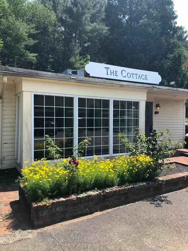 Property Building in Publick House Historic Inn and Country Motor Lodge