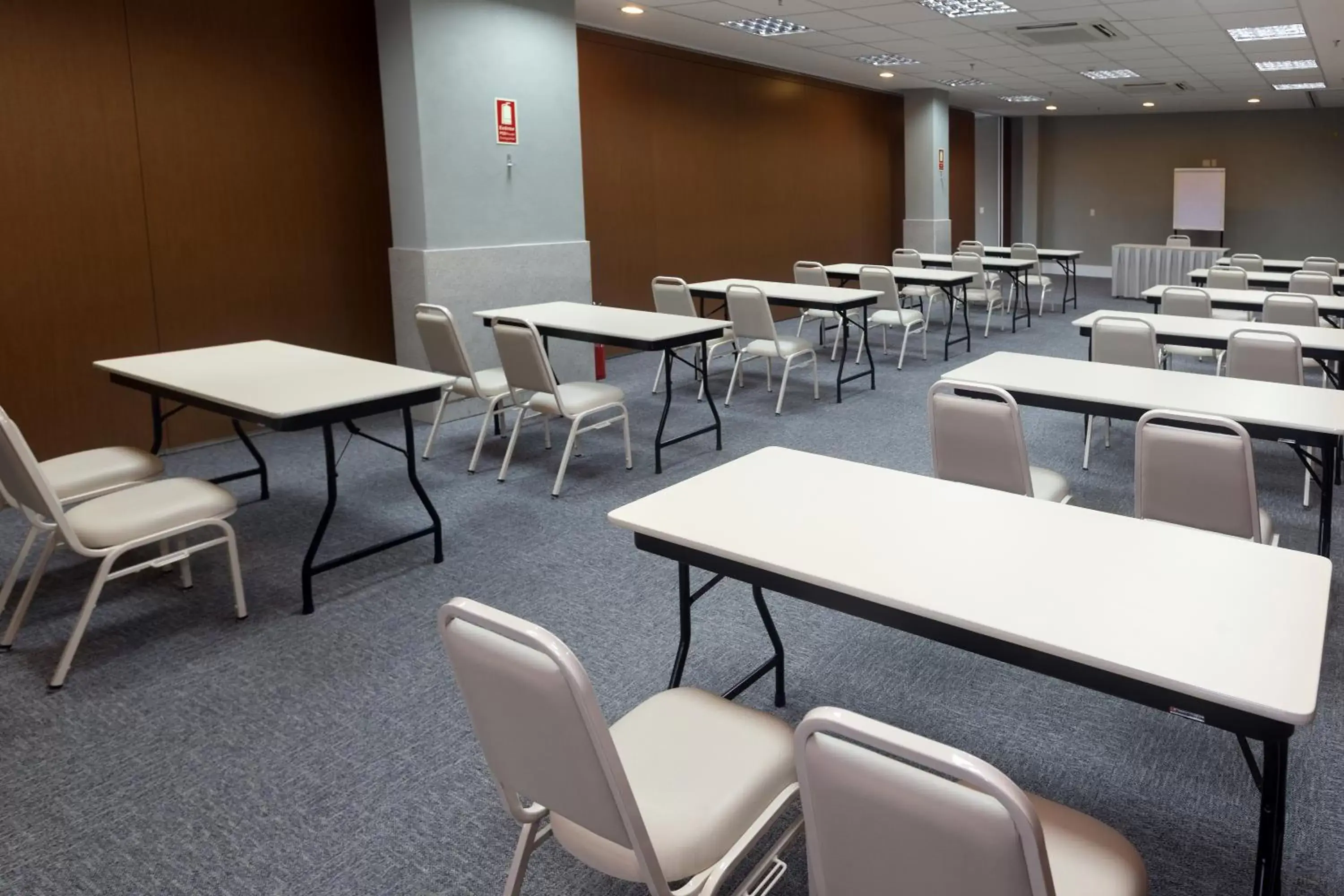 Meeting/conference room in Days Inn by Wyndham Linhares