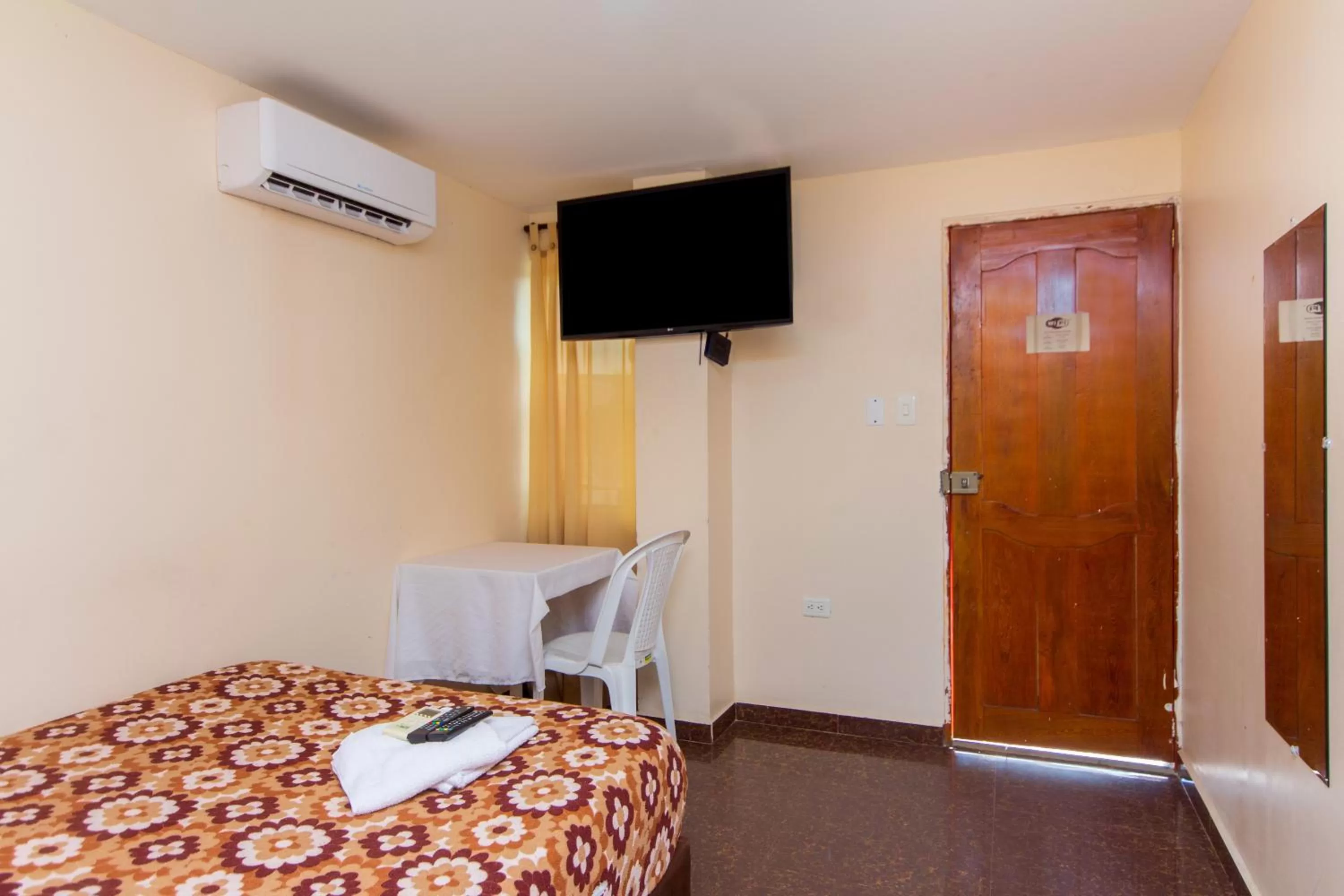 Photo of the whole room, Bed in Hotel Boquilla Suites By GEH Suites