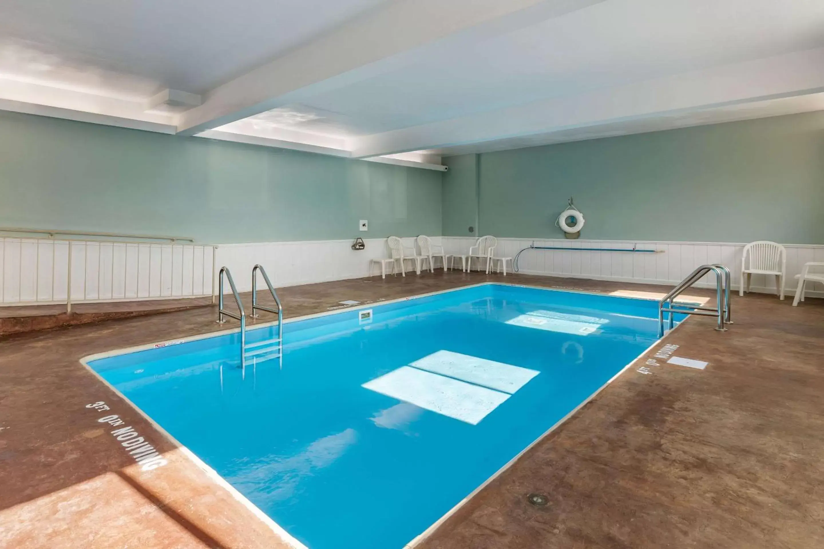 On site, Swimming Pool in Quality Inn & Suites Mason City