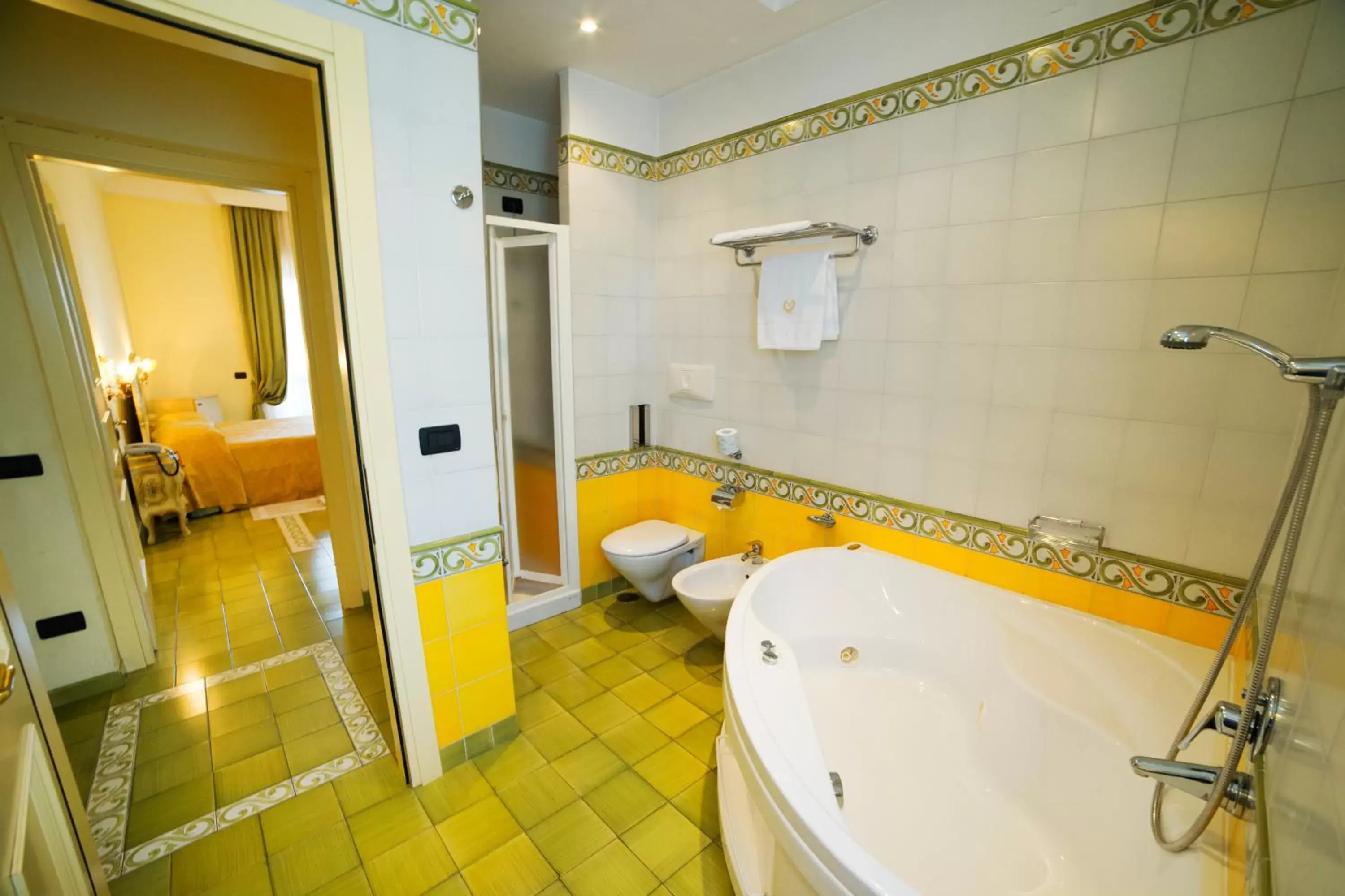 Shower, Bathroom in Grande Albergo Miramare