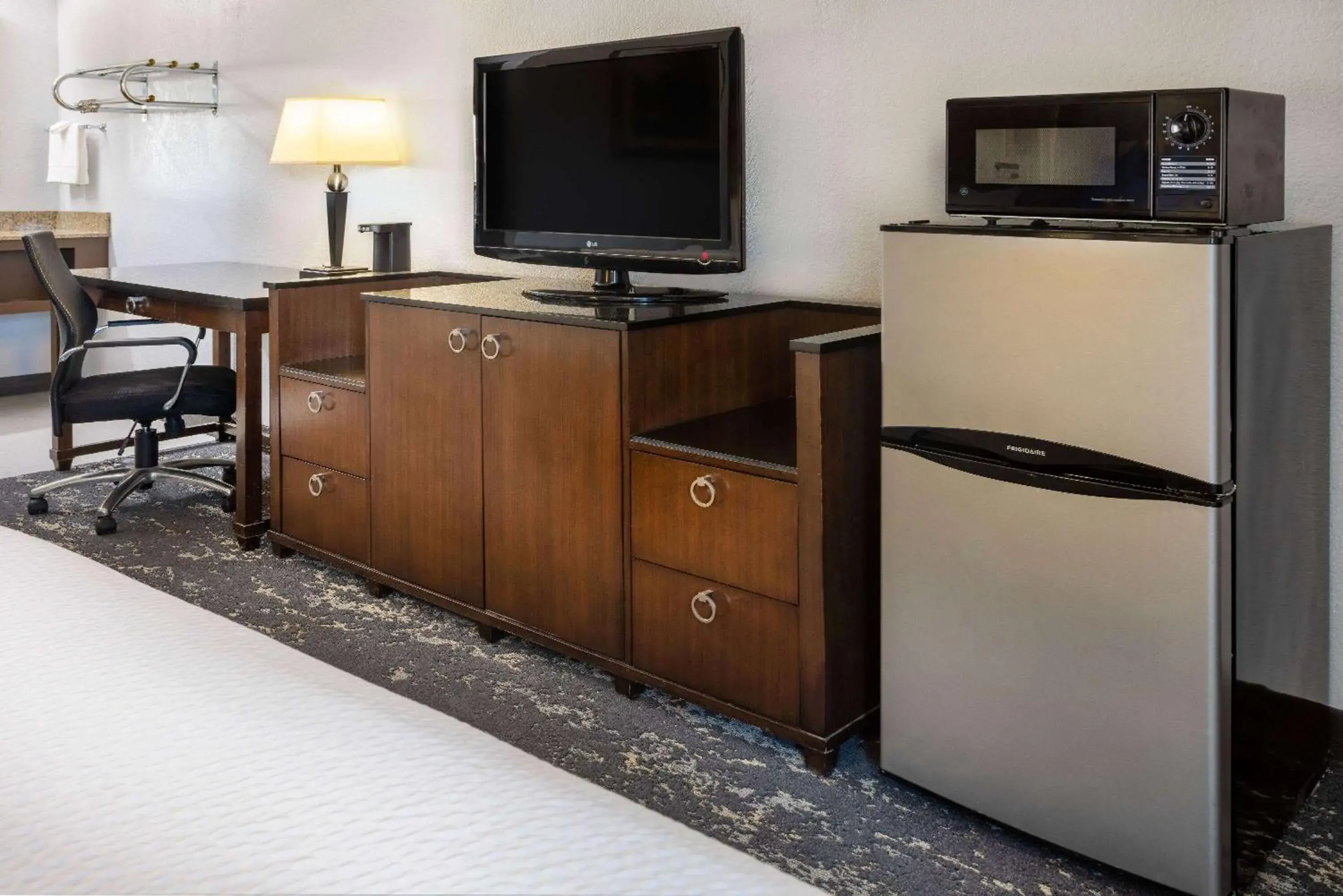 TV and multimedia, TV/Entertainment Center in Travelodge by Wyndham Appleton