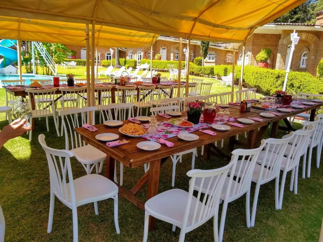 BBQ facilities in Hotel Villa Monarca Inn