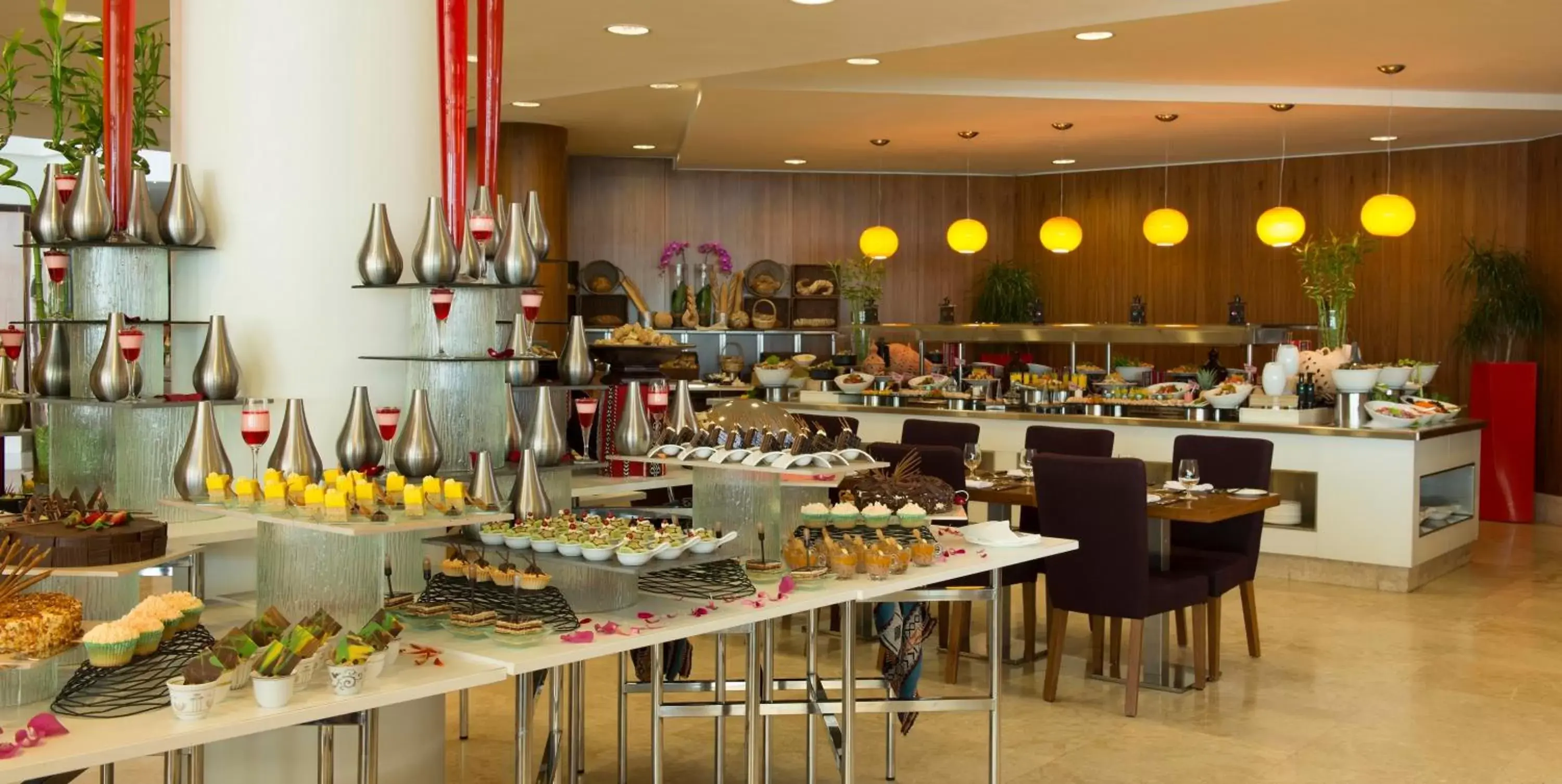 Restaurant/Places to Eat in Radisson Blu Hotel, Abu Dhabi Yas Island