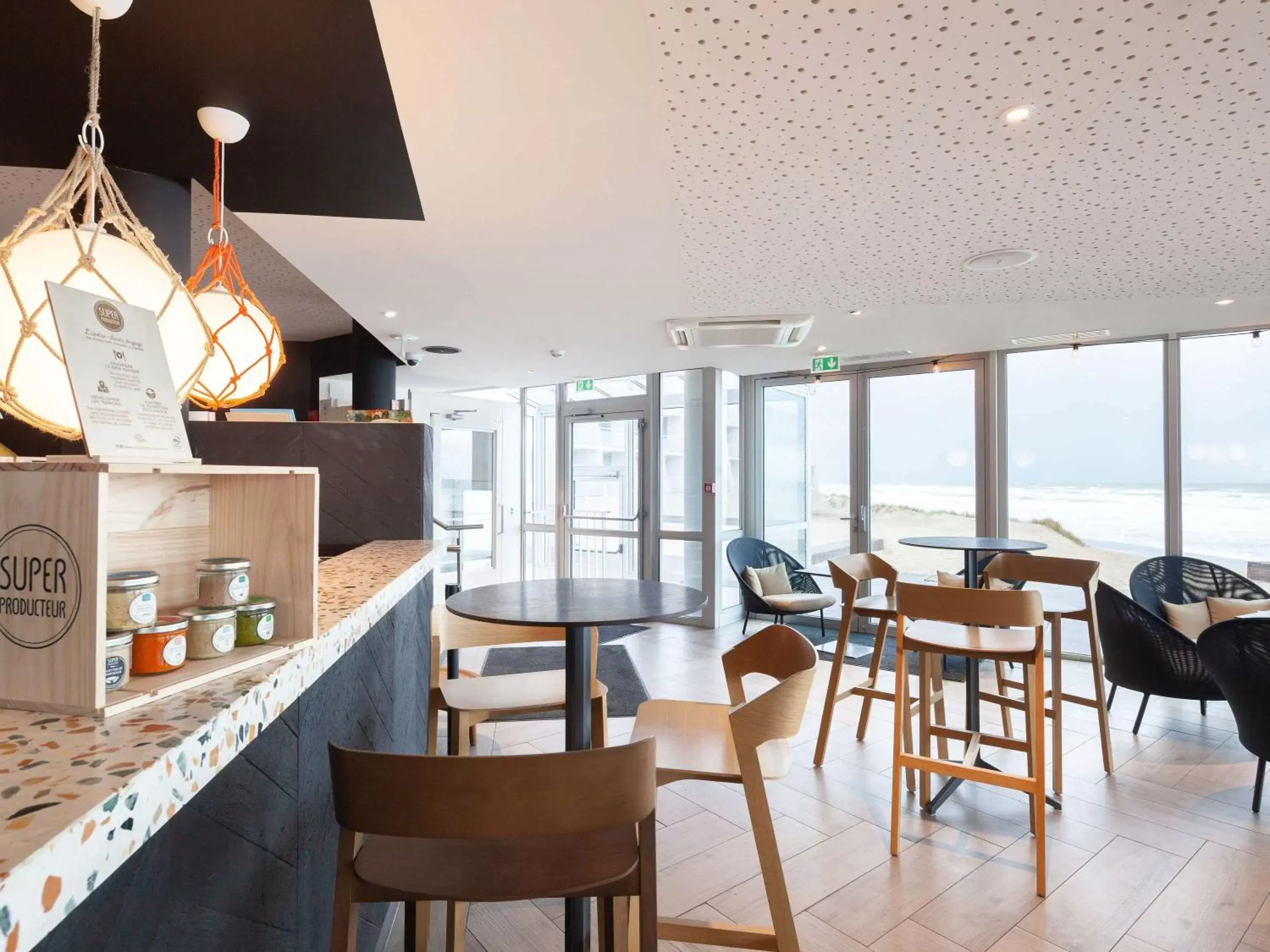 Restaurant/places to eat in Novotel Thalassa Le Touquet