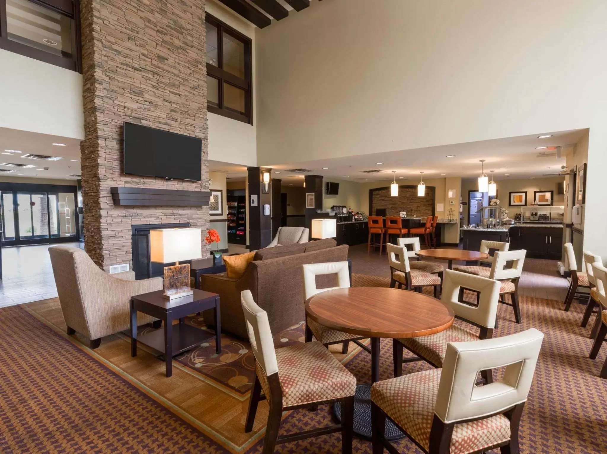 Breakfast, Lounge/Bar in Staybridge Suites West Edmonton, an IHG Hotel