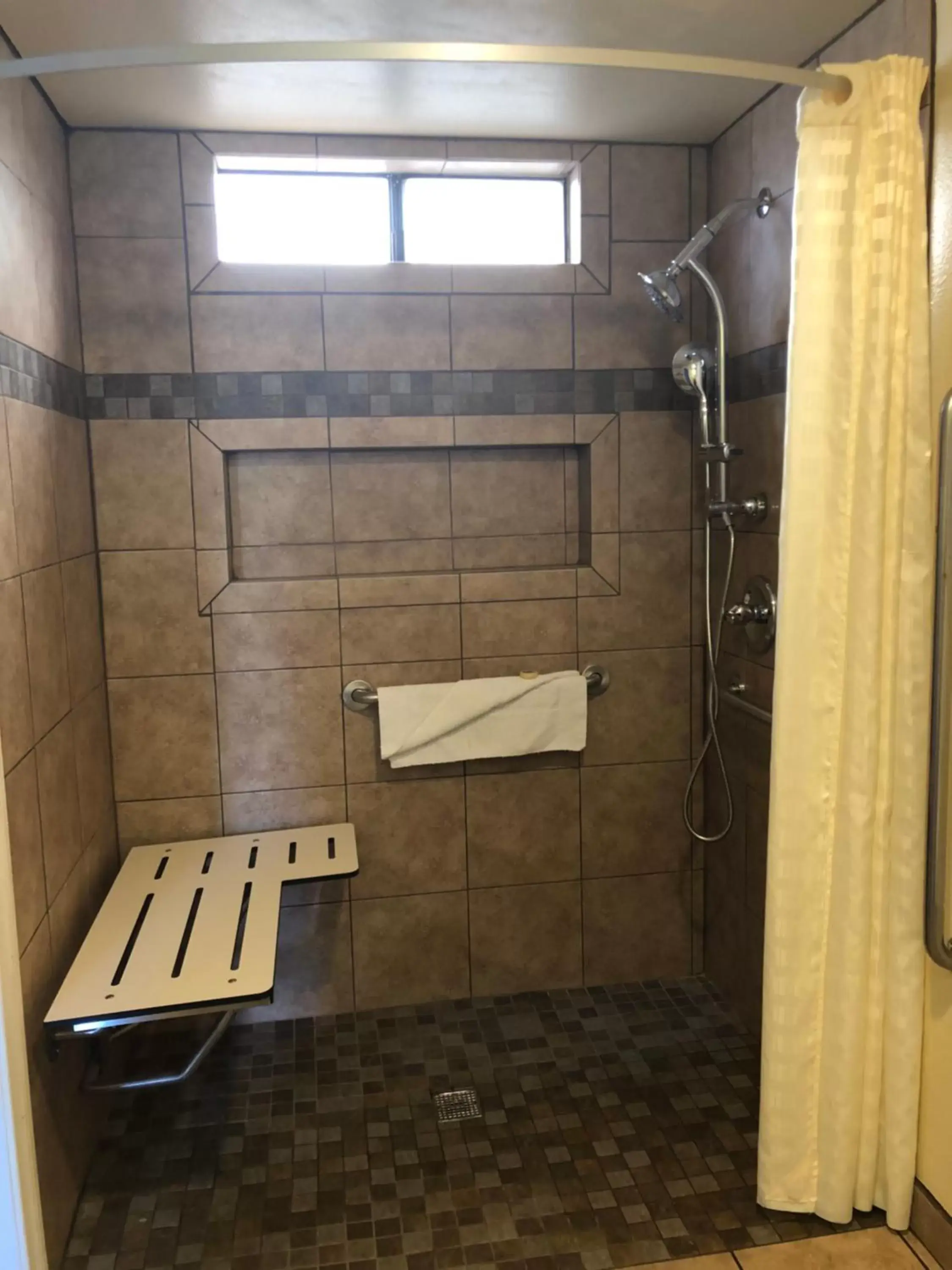 Shower, Bathroom in Beachwalker Inn Cayucos