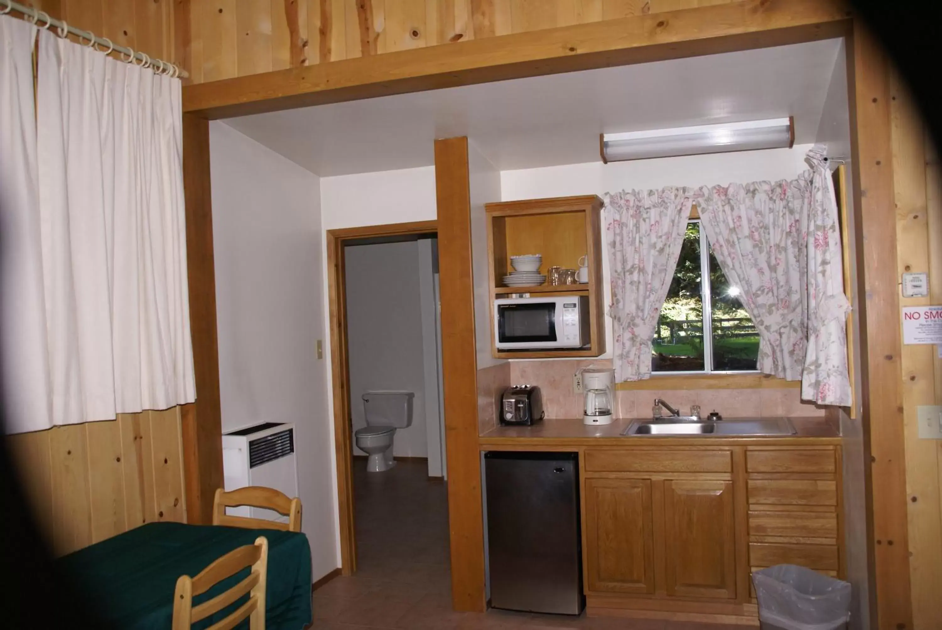 Photo of the whole room, Kitchen/Kitchenette in Fern River Resort