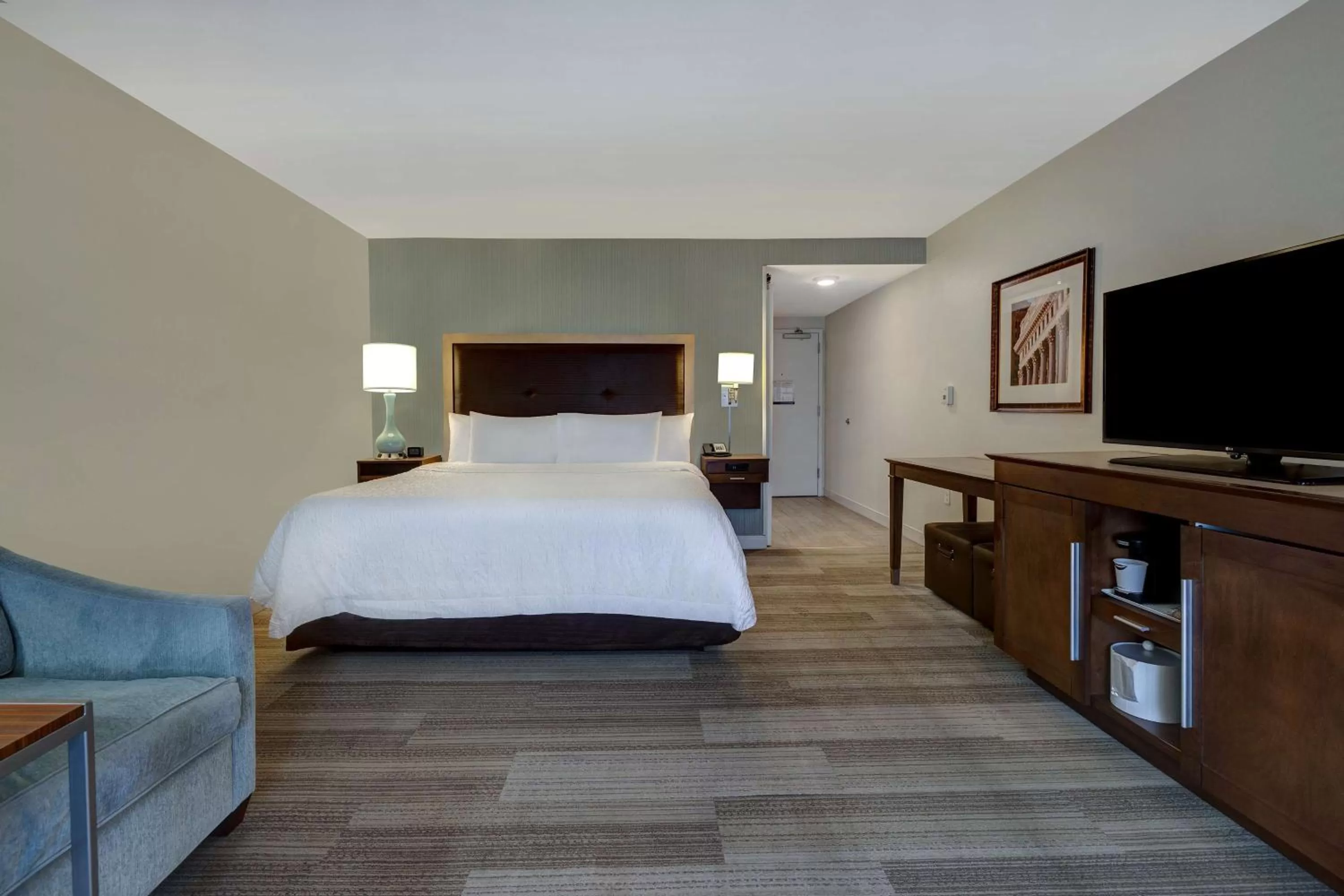 Bedroom, Bed in Hampton Inn & Suites Milwaukee West