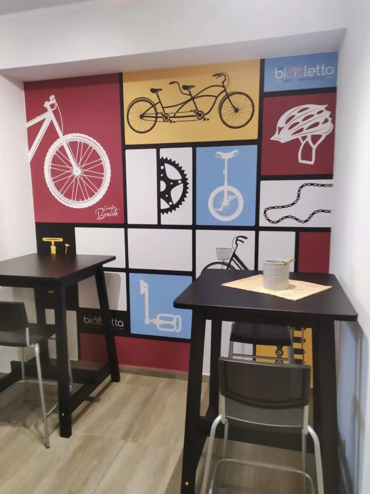Communal kitchen, Dining Area in b&b La Bicicletta