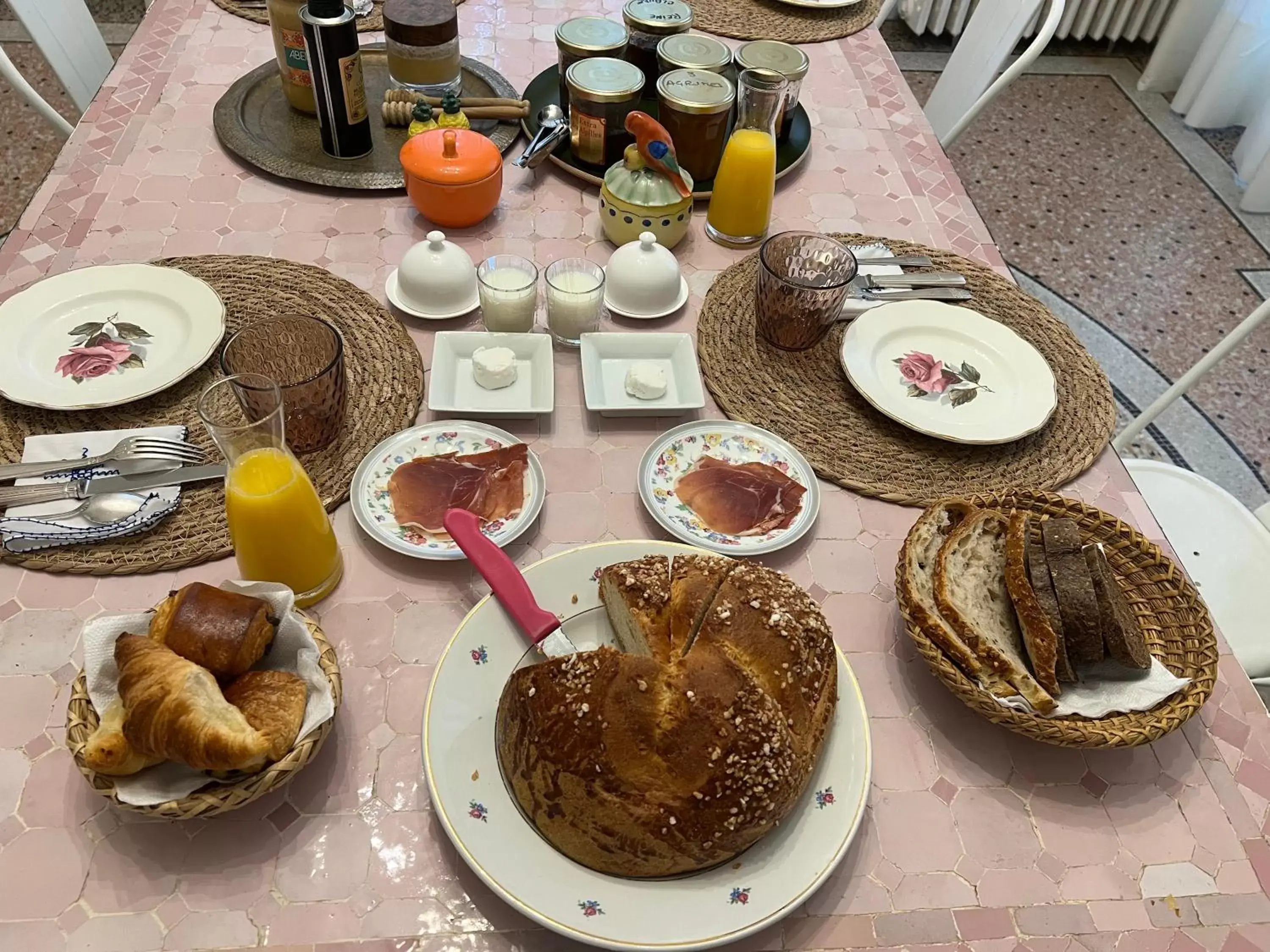 Breakfast in Maison Douce Arles