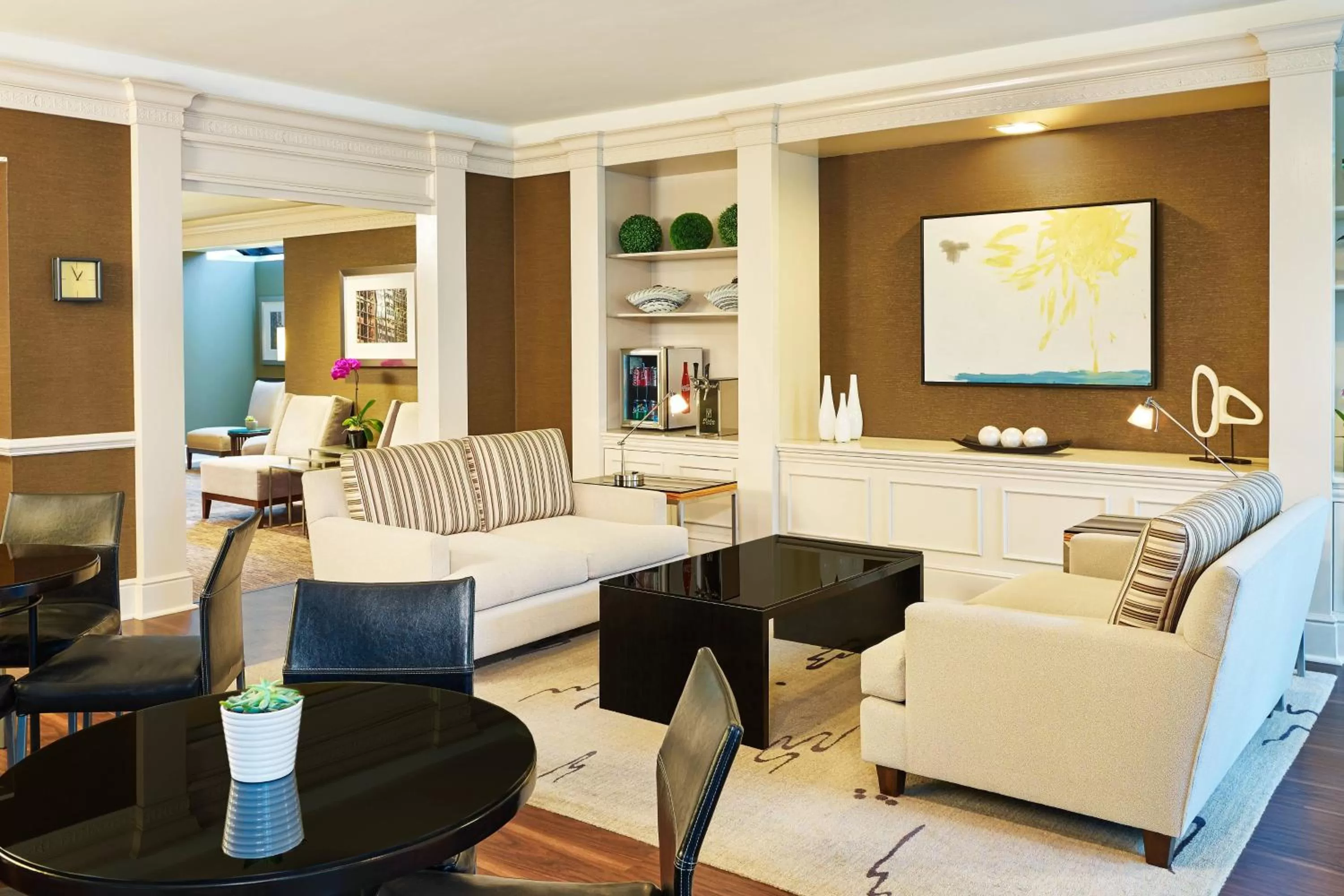 Lounge or bar in The Westin Chicago River North