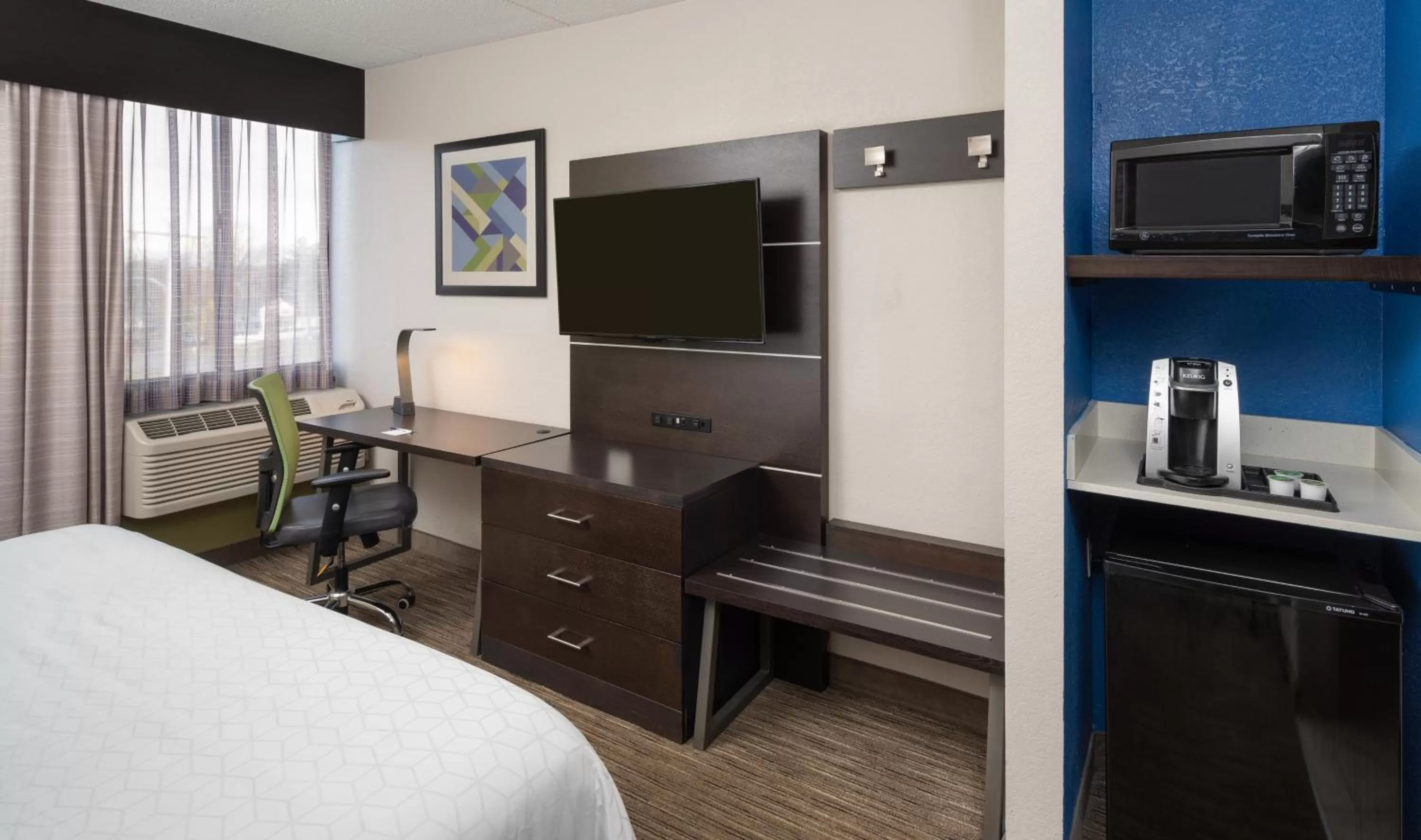 Photo of the whole room, Bed in Holiday Inn Express Rochester - Greece by IHG