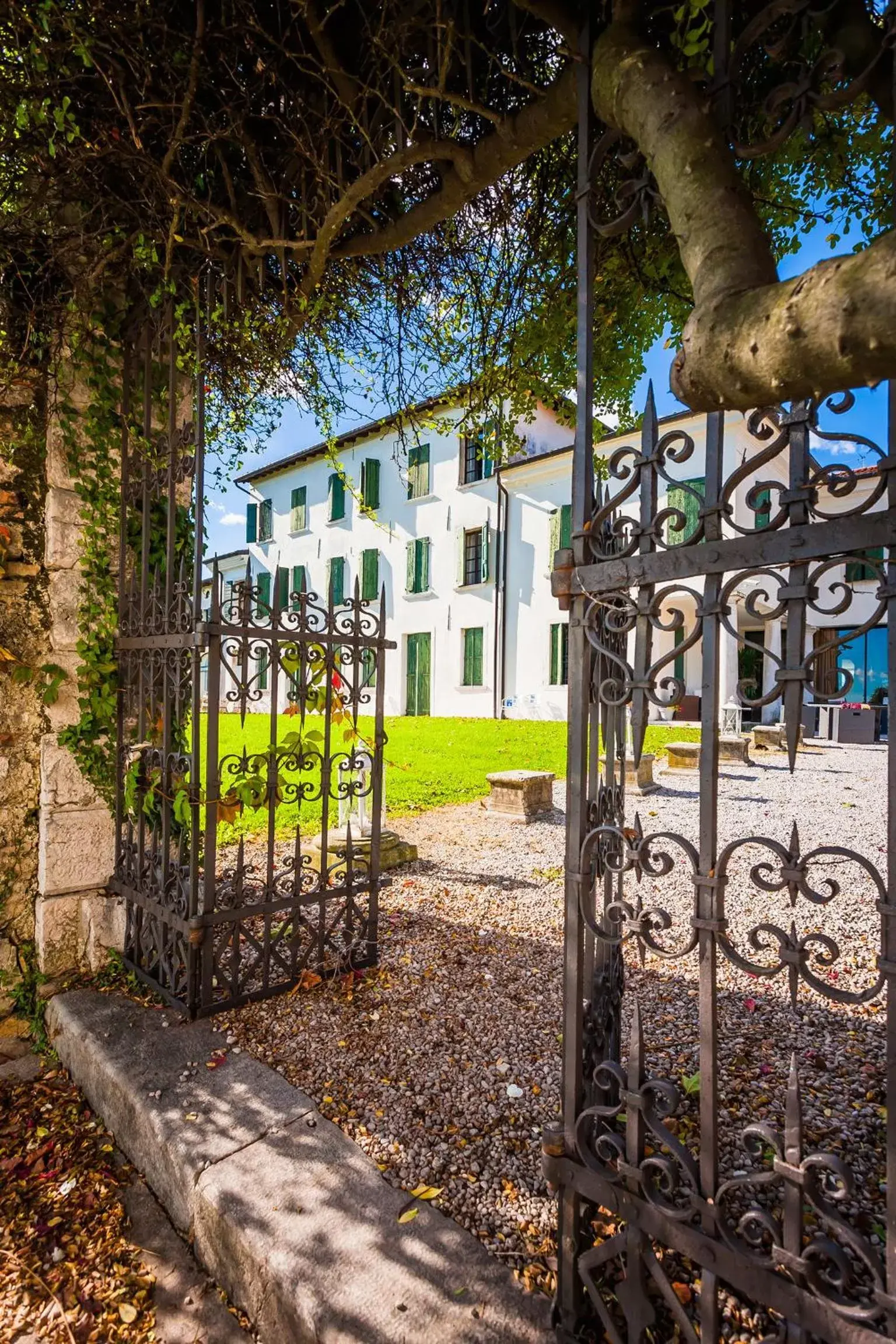 Facade/entrance, Property Building in Hotel Villa Policreti