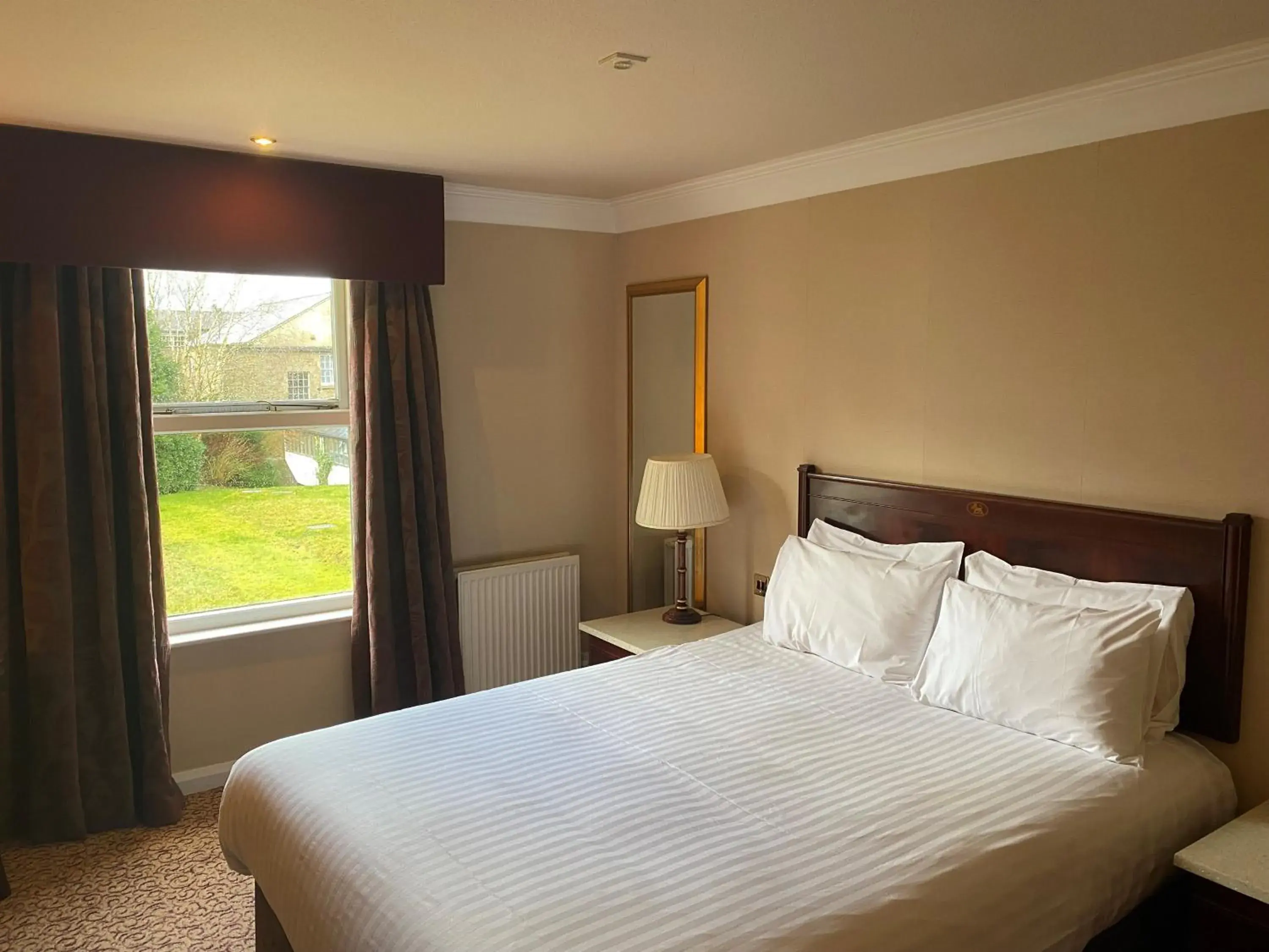 Bedroom, Bed in Shrigley Hall Hotel, Golf & Country Club