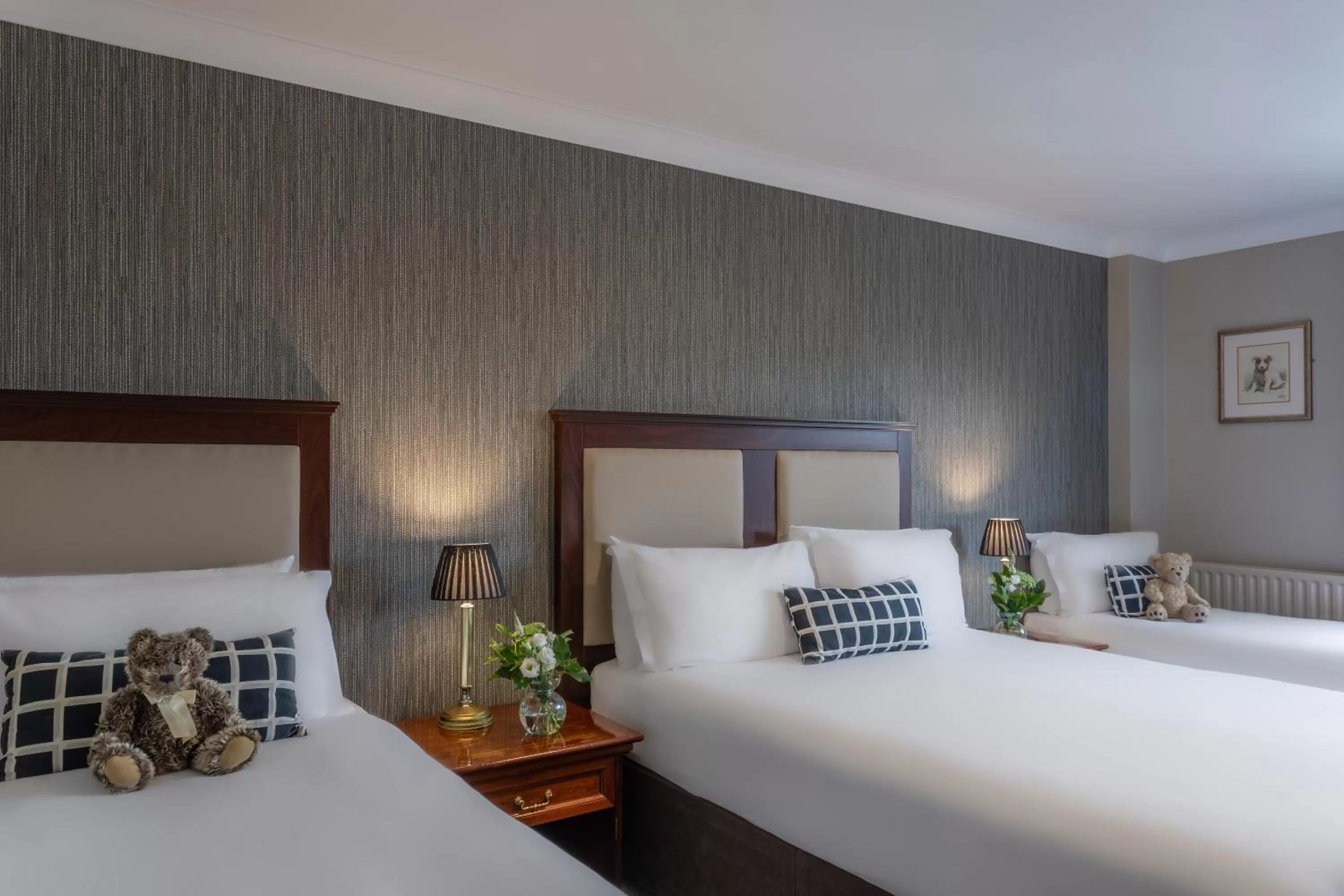 Bedroom, Bed in Dooley's Hotel