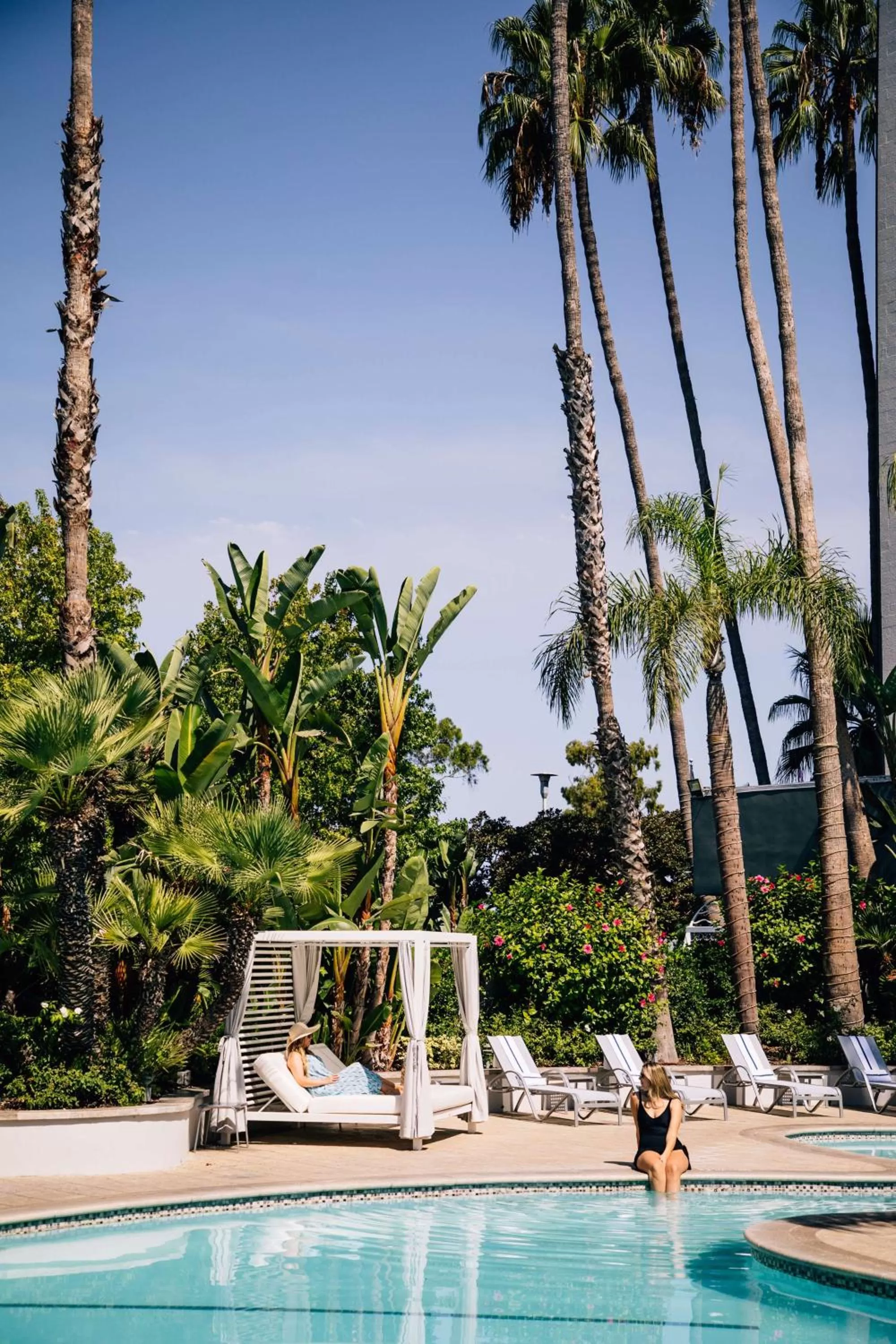 Swimming pool in Hyatt Regency Newport Beach West