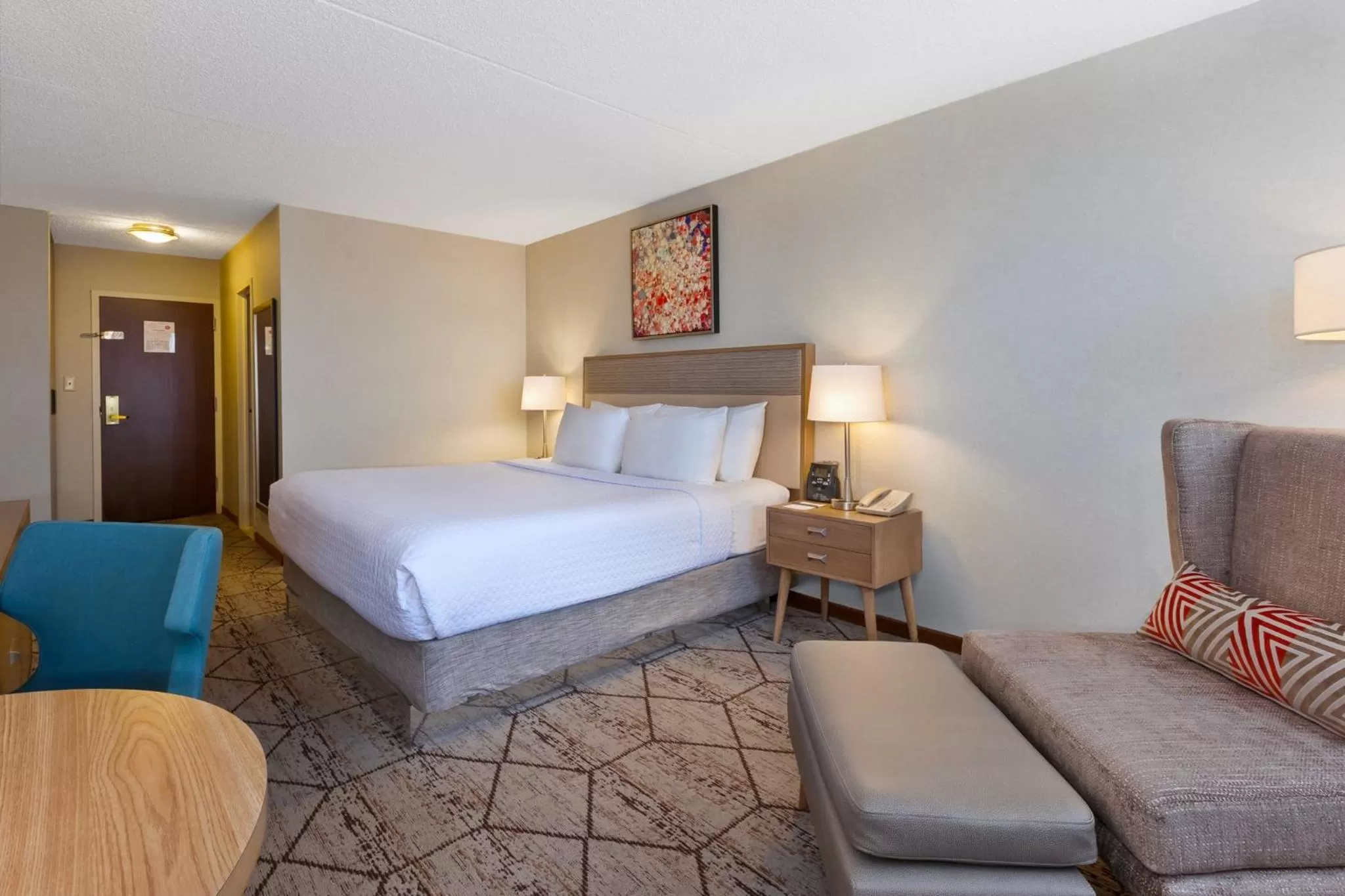 Photo of the whole room, Bed in Crowne Plaza Columbus North - Worthington by IHG