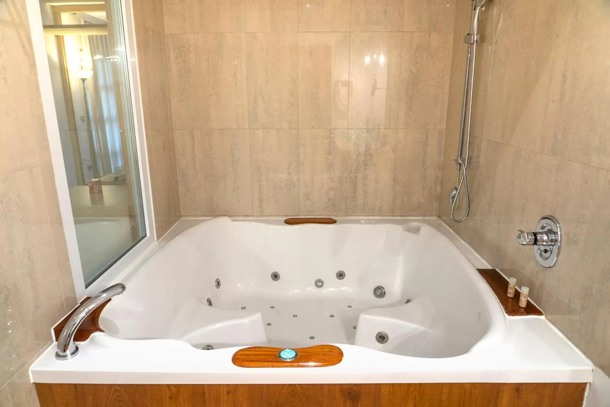 Hot Tub, Bathroom in Hotel Spa La Casa del Rector Almagro