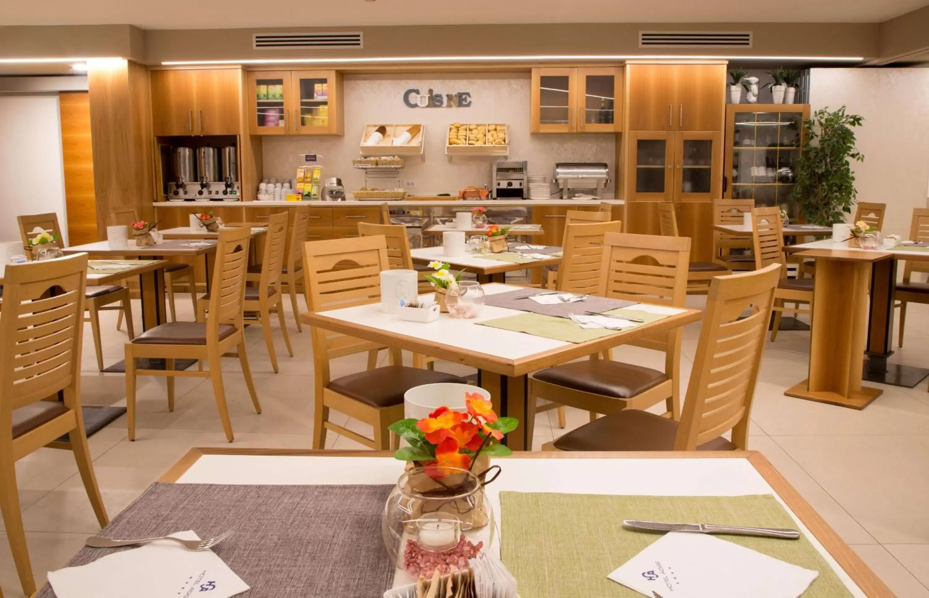 Restaurant/Places to Eat in Best Western Hotel Adige