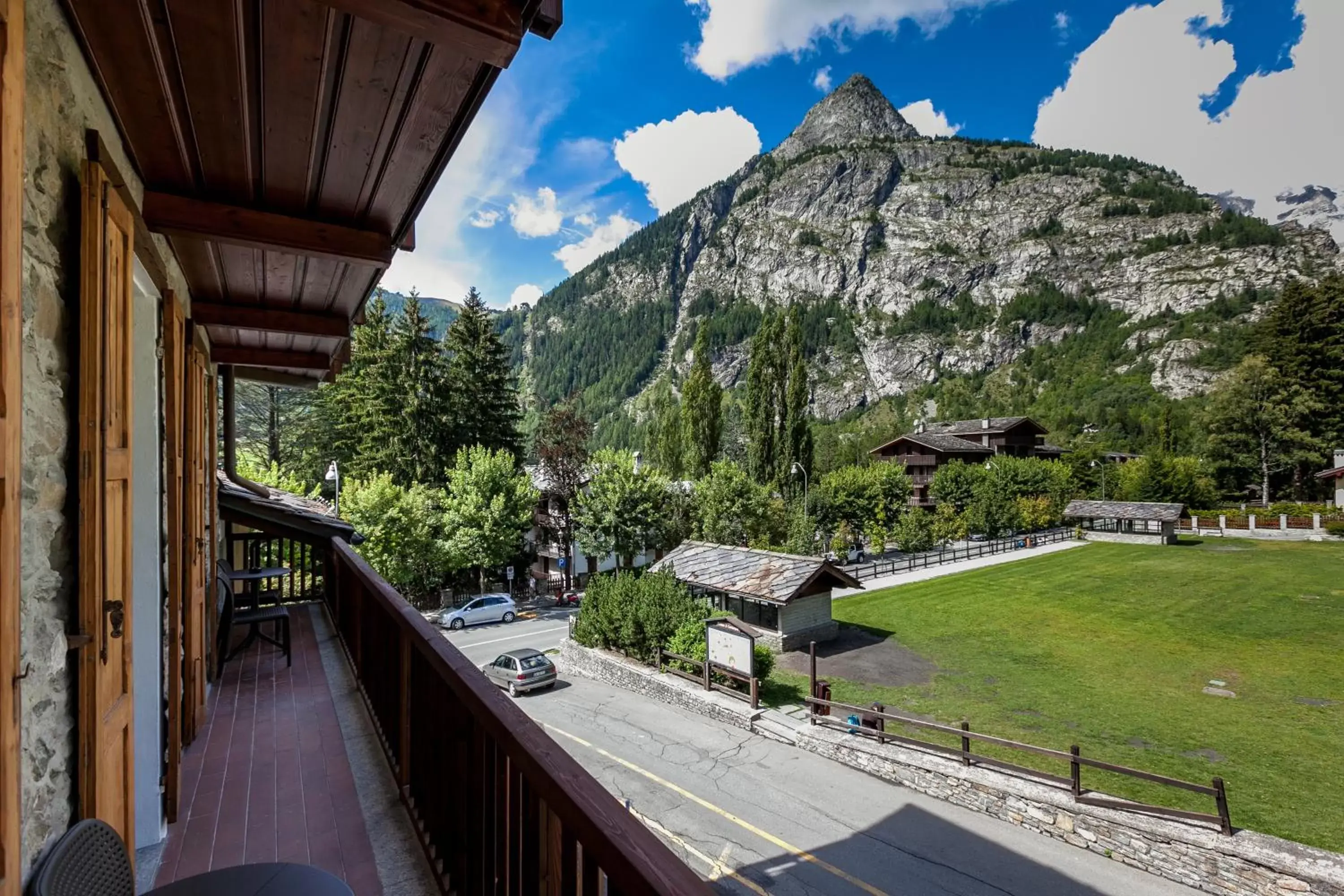 Balcony/Terrace, Mountain View in Hotel Lo Scoiattolo
