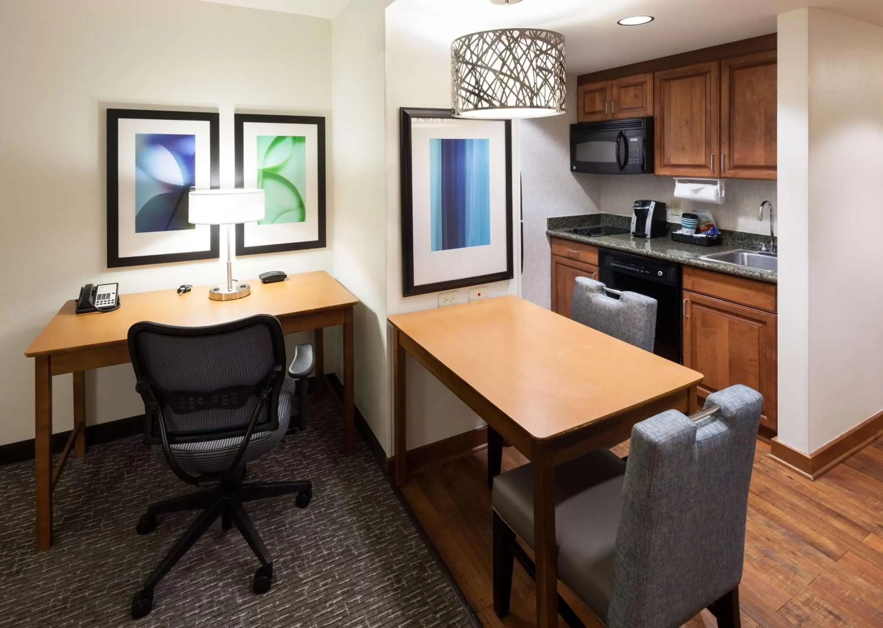 Bedroom, Kitchen/Kitchenette in Homewood Suites by Hilton Omaha - Downtown