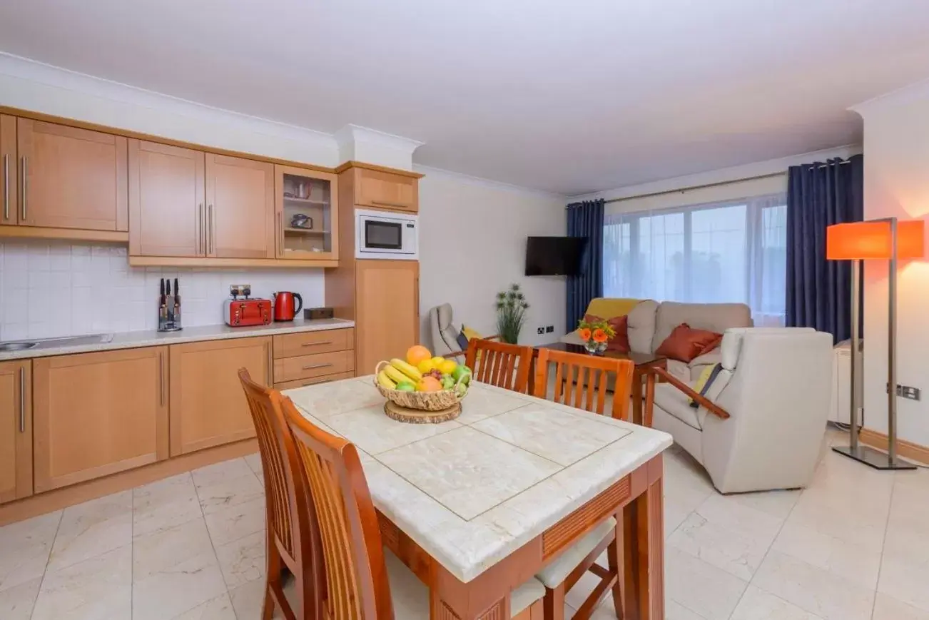 Kitchen or kitchenette, Dining Area in Park Place Apartments