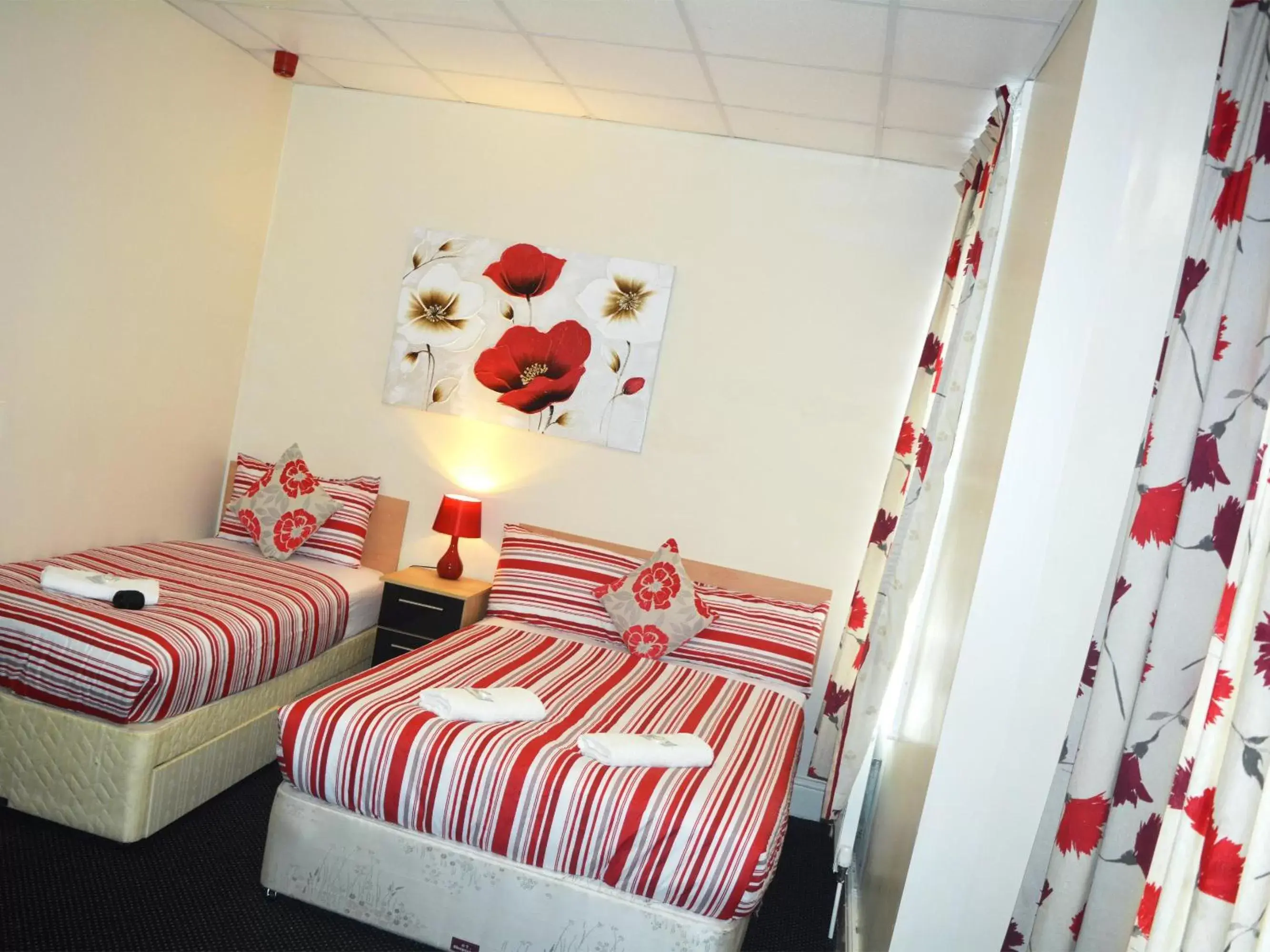 Bedroom, Bed in Blackpool Central Hotel