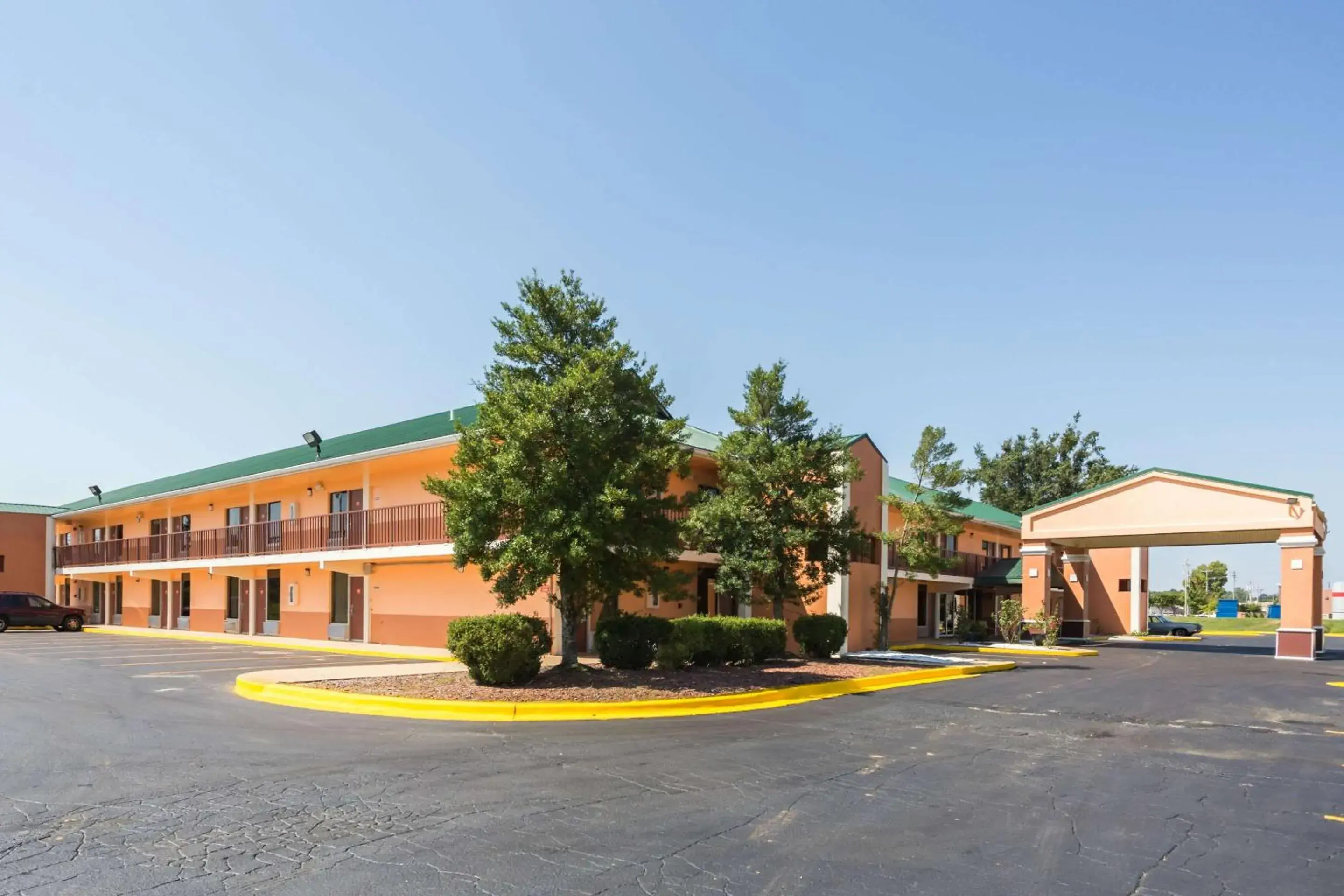 Property Building in Econo Lodge